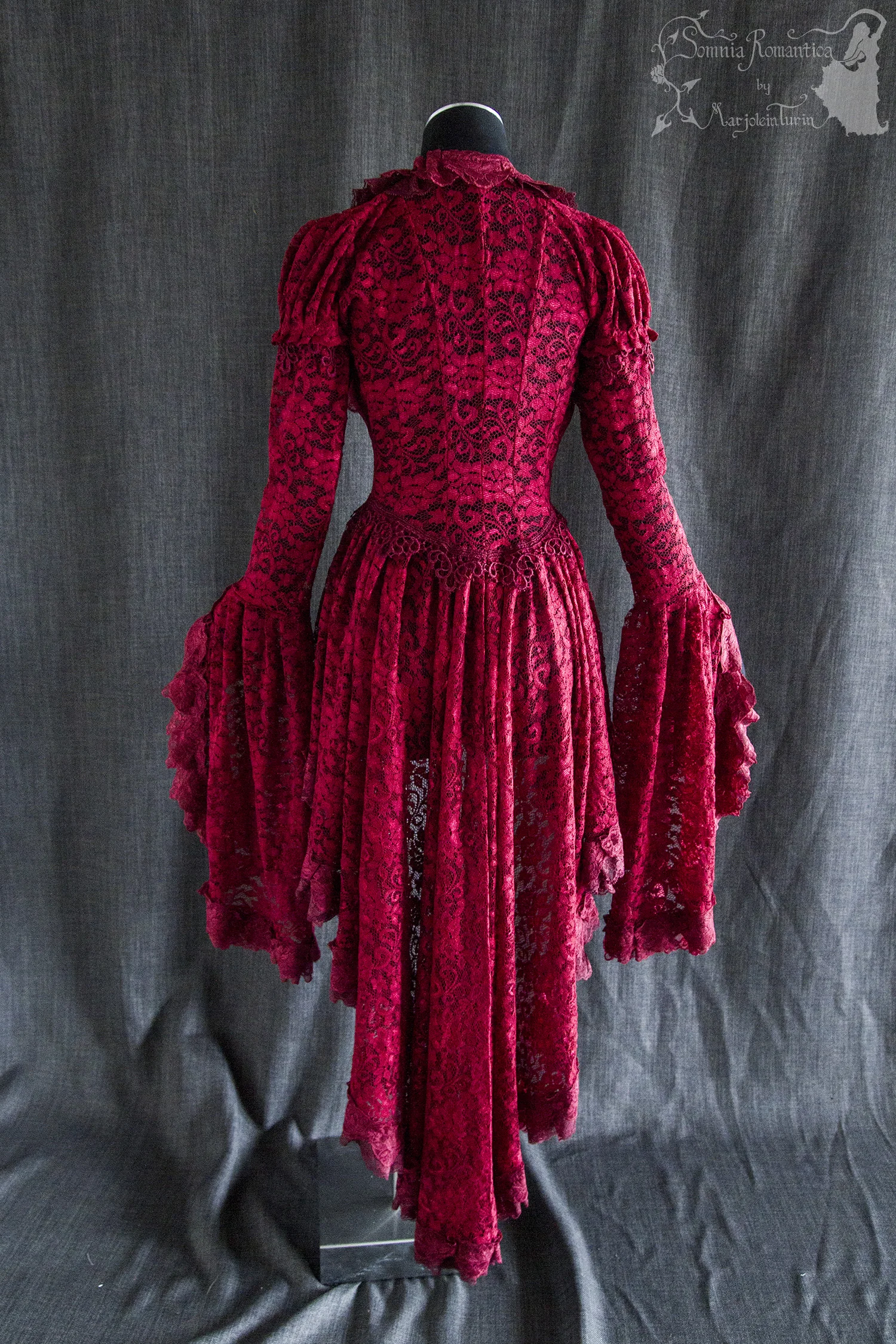 A1909WALRE37-somnia-romantica-marjolein-turin-2019-09-sep-06-back.jpg