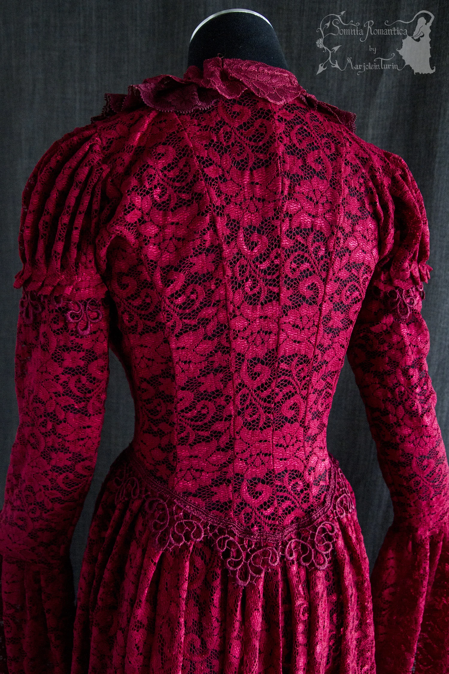 A1909WALRE37-somnia-romantica-marjolein-turin-2019-09-sep-06-back-close.jpg