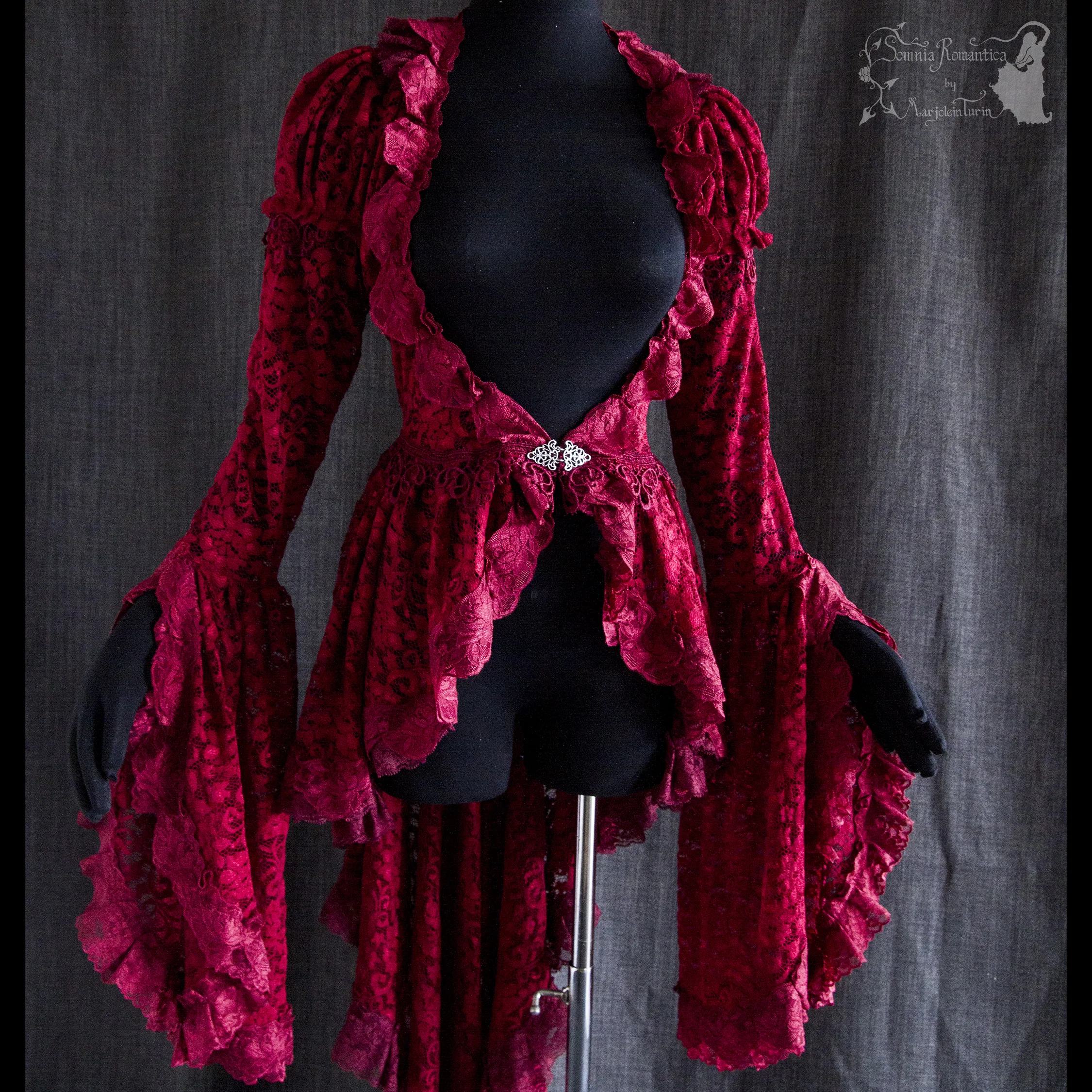 A1909WALRE37-somnia-romantica-marjolein-turin-2019-09-sep-06-back-social.jpg