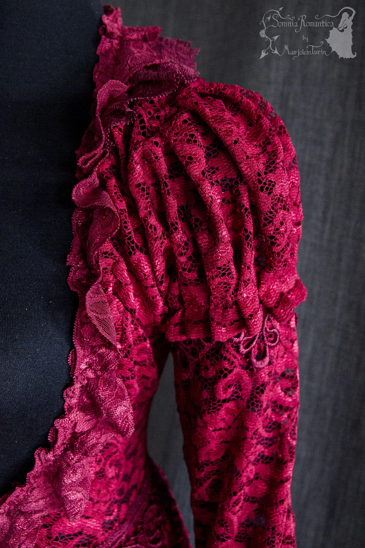 A1909WALRE37-somnia-romantica-marjolein-turin-2019-09-sep-06-shoulder-close.jpg