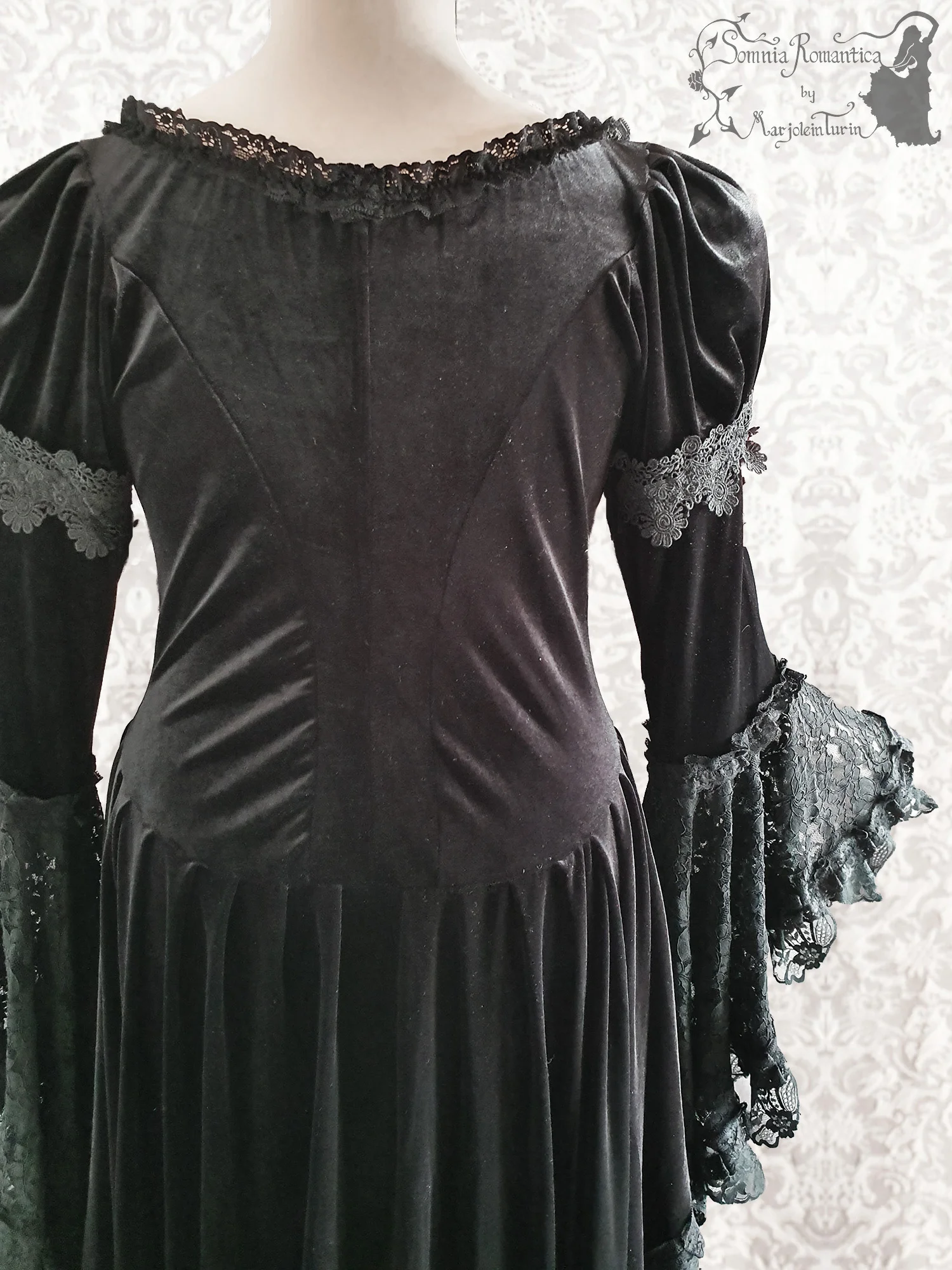 A1909DRMBK43-somnia-romantica-marjolein-turin-2019-09-sep-13-back-close.jpg