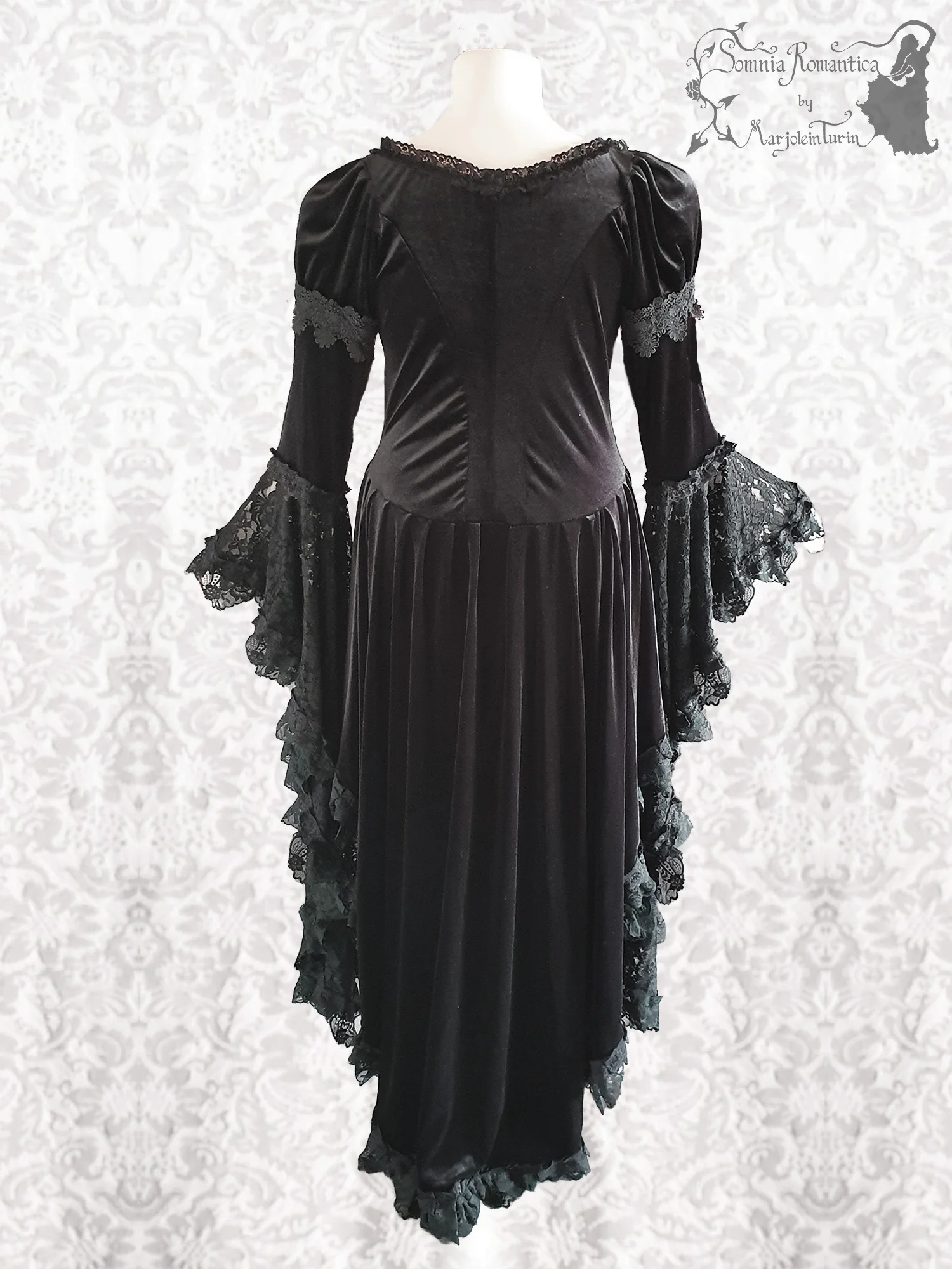 A1909DRMBK43-somnia-romantica-marjolein-turin-2019-09-sep-13-back.jpg