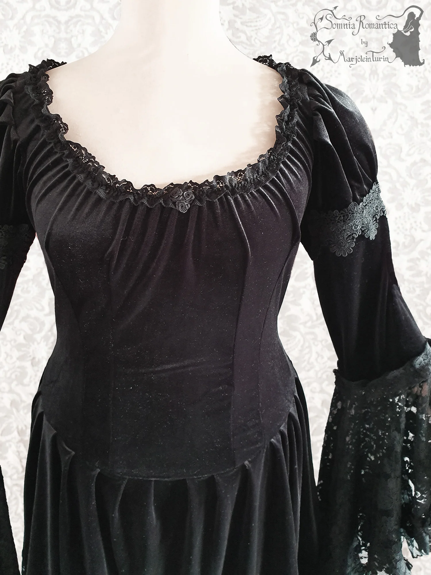 A1909DRMBK43-somnia-romantica-marjolein-turin-2019-09-sep-13-front-close-2.jpg