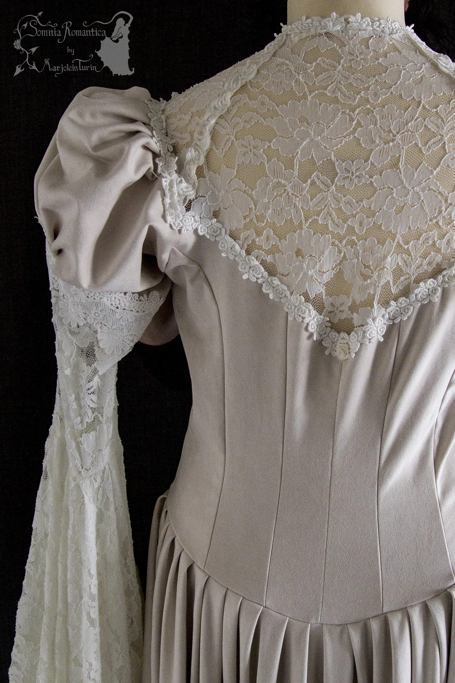 A1908DRMIV43-somnia-romantica-marjolein-turin-2019-09-sep-11-back-close.jpg