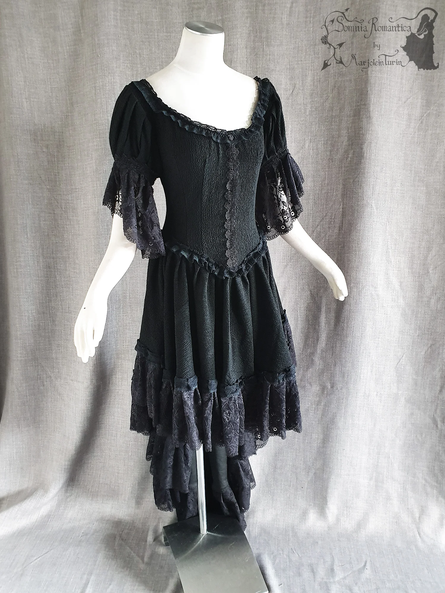 A1909DRMBK38-somnia-romantica-marjolein-turin-2019-09-sep-13-front-angle.jpg