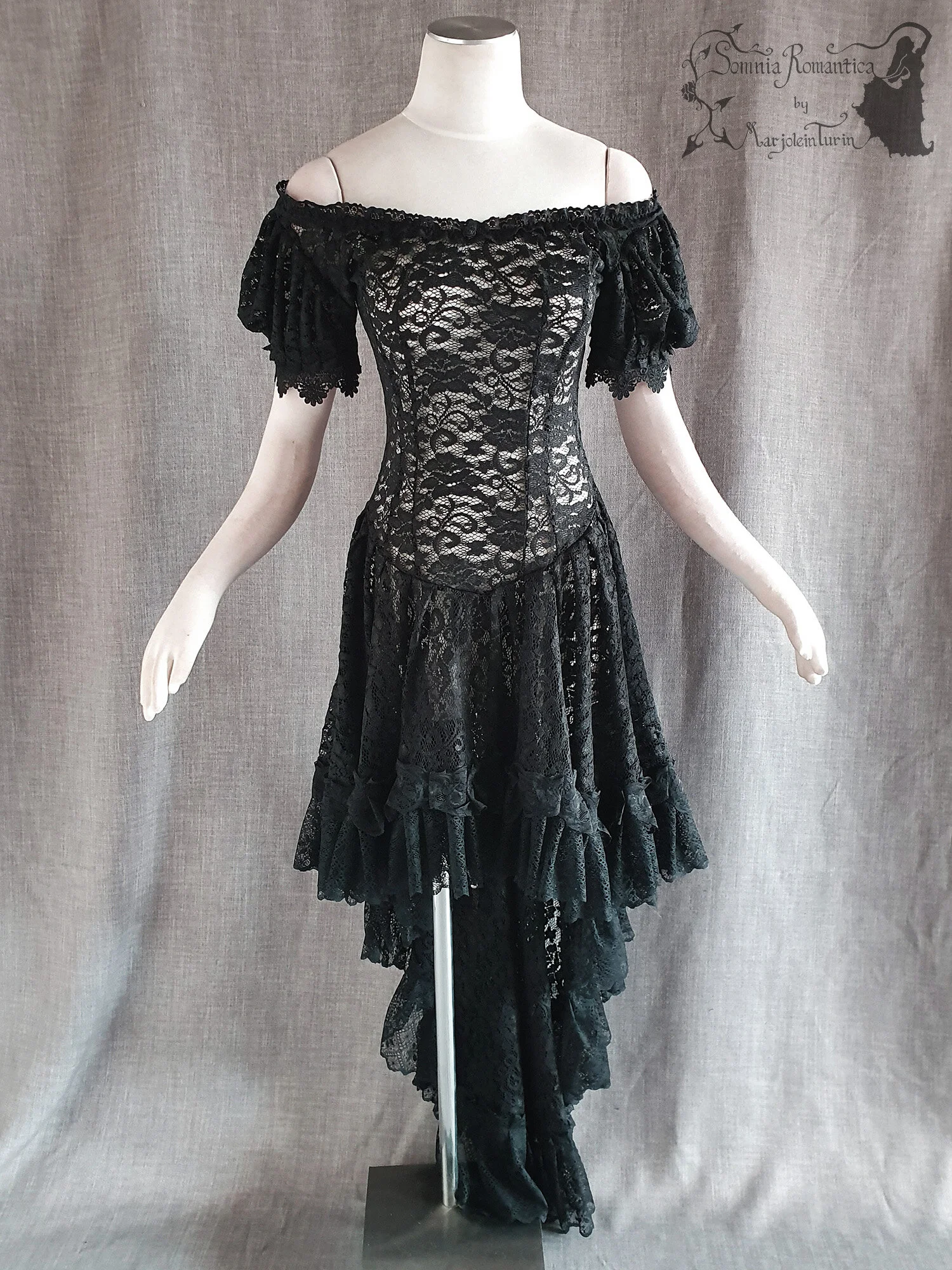 A1909DRMBKkant37-39-somnia-romantica-marjolein-turin-2019-09-sep-front-off-shoulder.jpg