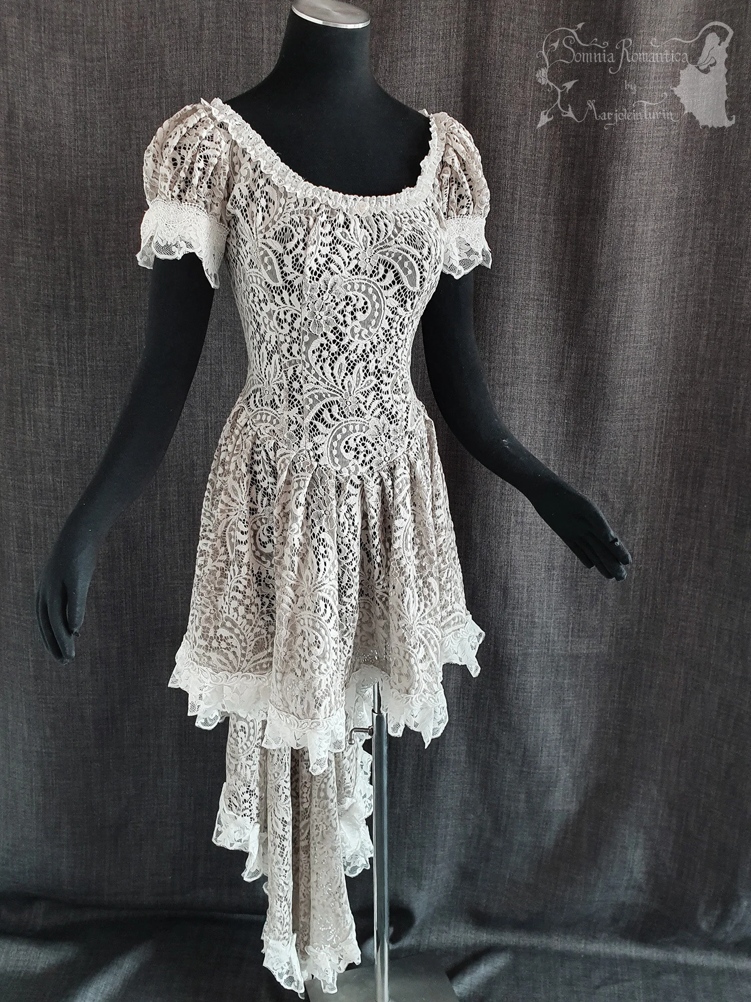 A1909DRMBE38-somnia-romantica-marjolein-turin-2019-09-sep-12-front-angle.jpg