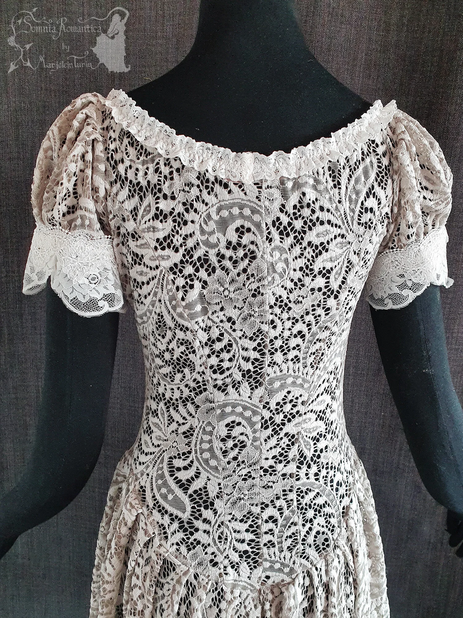 A1909DRMBE38-somnia-romantica-marjolein-turin-2019-09-sep-12-back-close.jpg