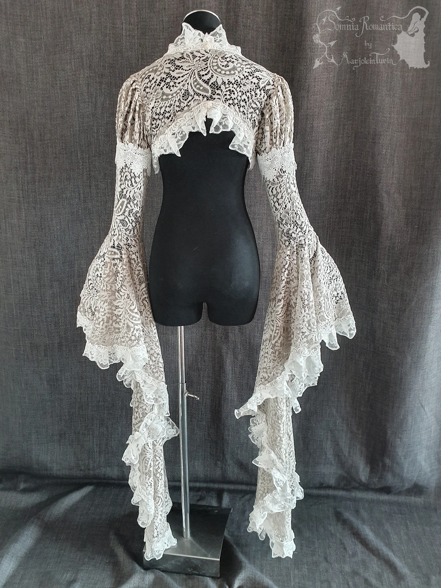A1909SHXBE38-somnia-romantica-marjolein-turin-2019-09-sep-12-back.jpg