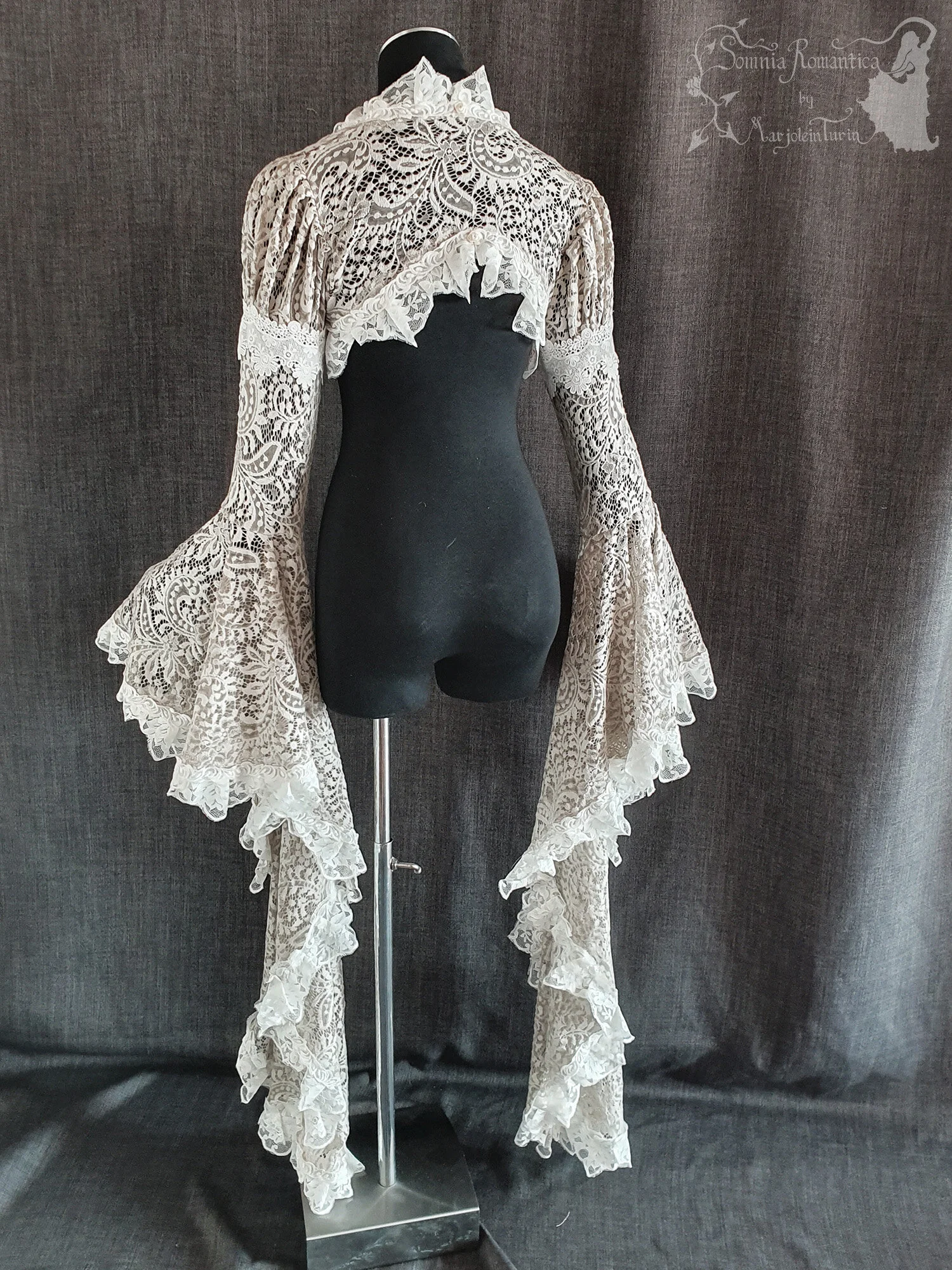 A1909SHXBE38-somnia-romantica-marjolein-turin-2019-09-sep-12-back-angle.jpg