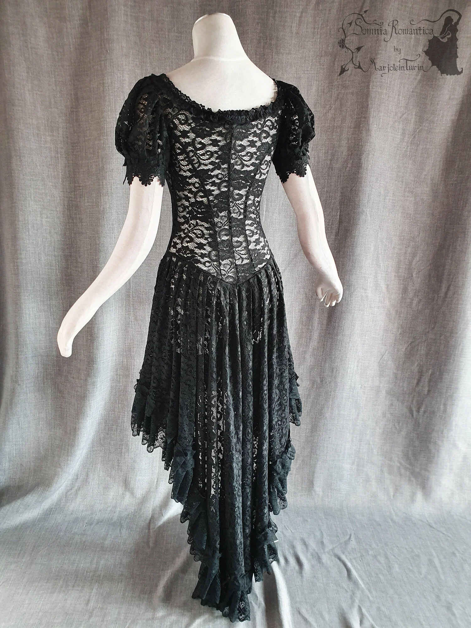 A1909DRMBKkant37-39-somnia-romantica-marjolein-turin-2019-09-sep-back-angle.jpg