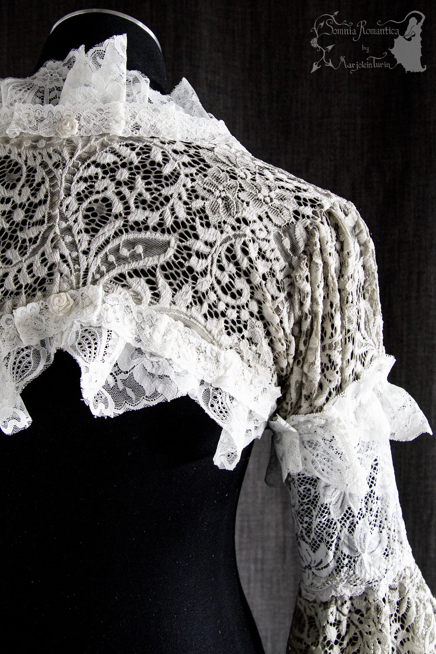 A1909SHLIV38-somnia-romantica-marjolein-turin-2019-09-sep-30-back-close.jpg