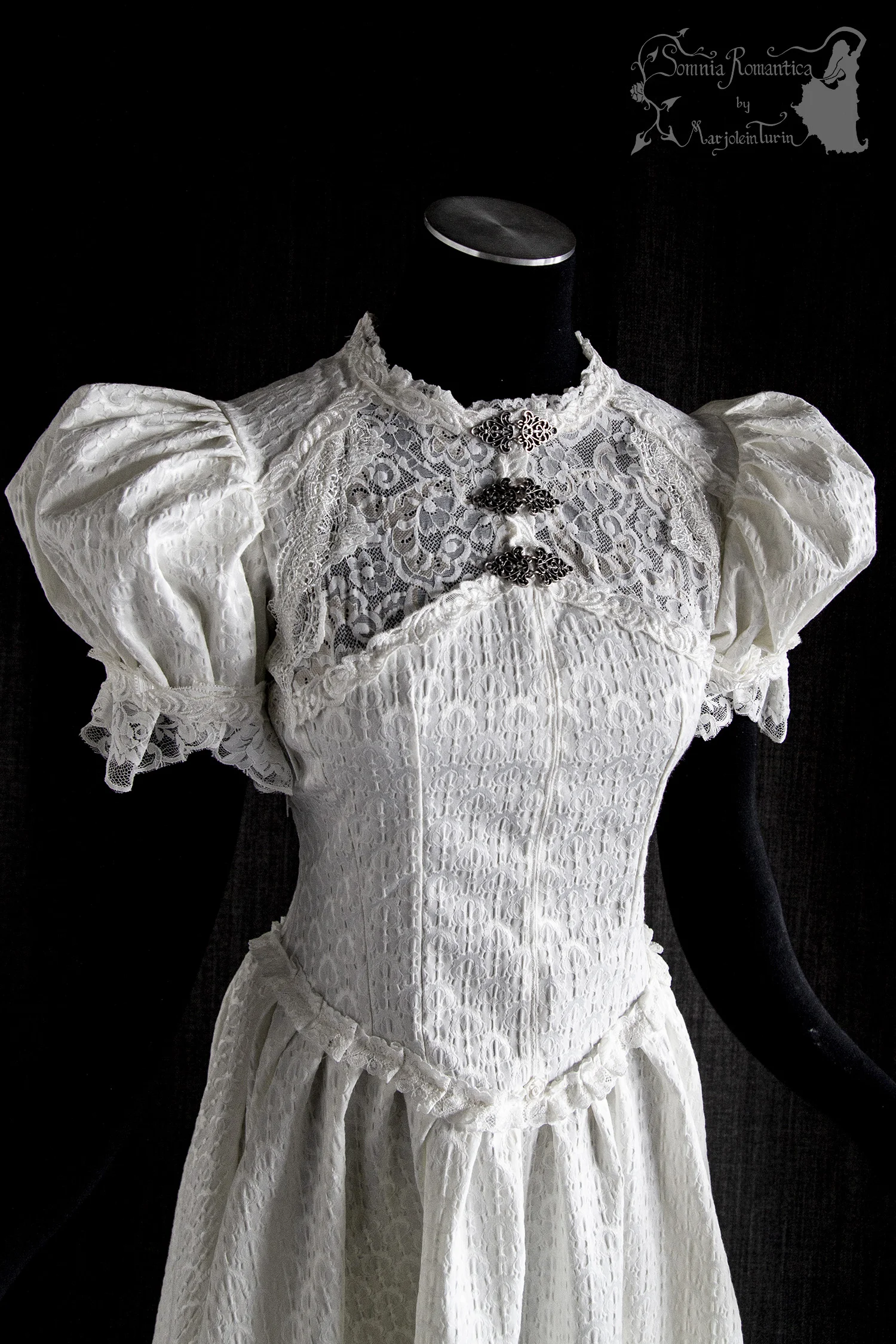 A1909DRMIV37-somnia-romantica-marjolein-turin-2019-09-sep-30-front-close.jpg