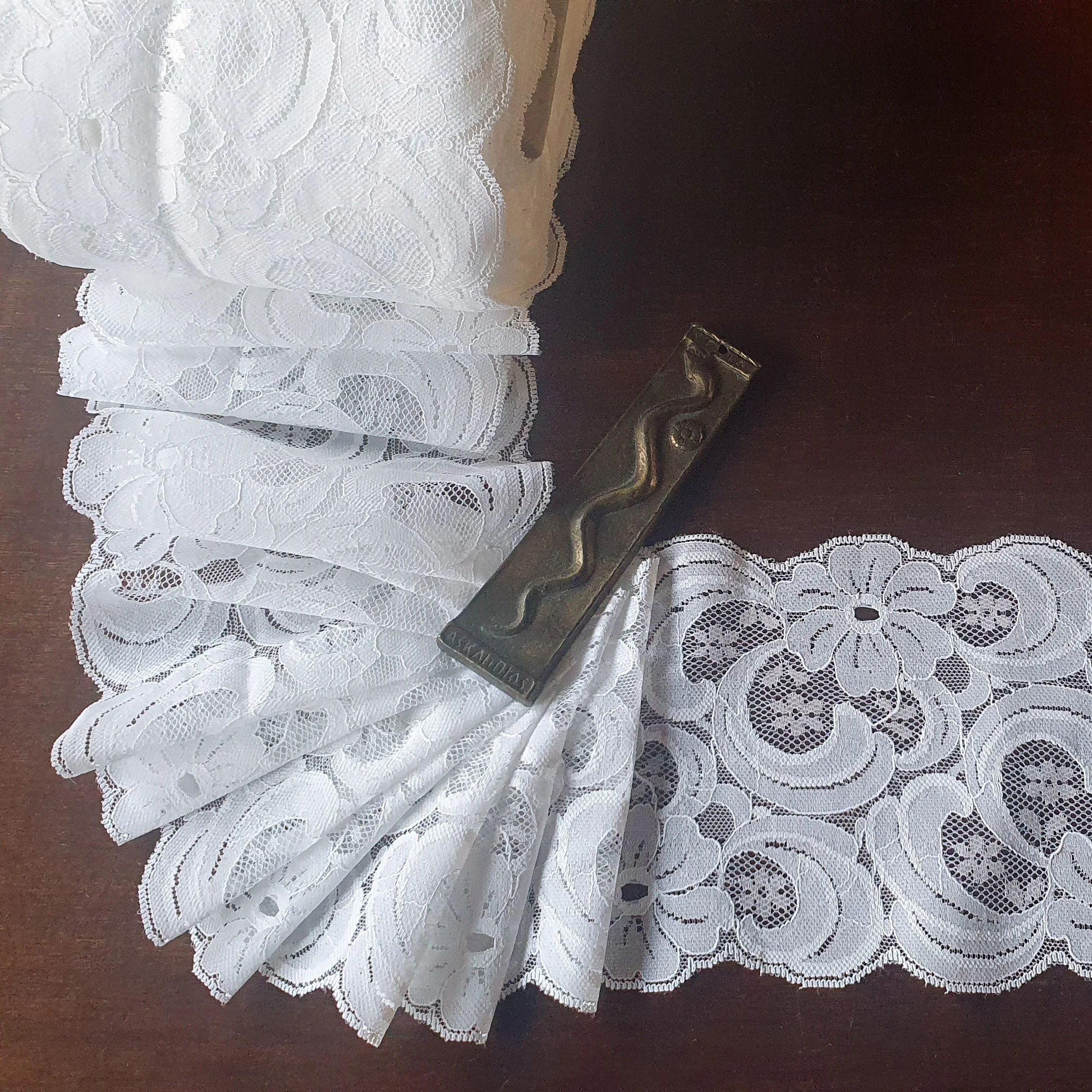 11 yards white scalloped vintage lace, 5 inch wide, 13 cm