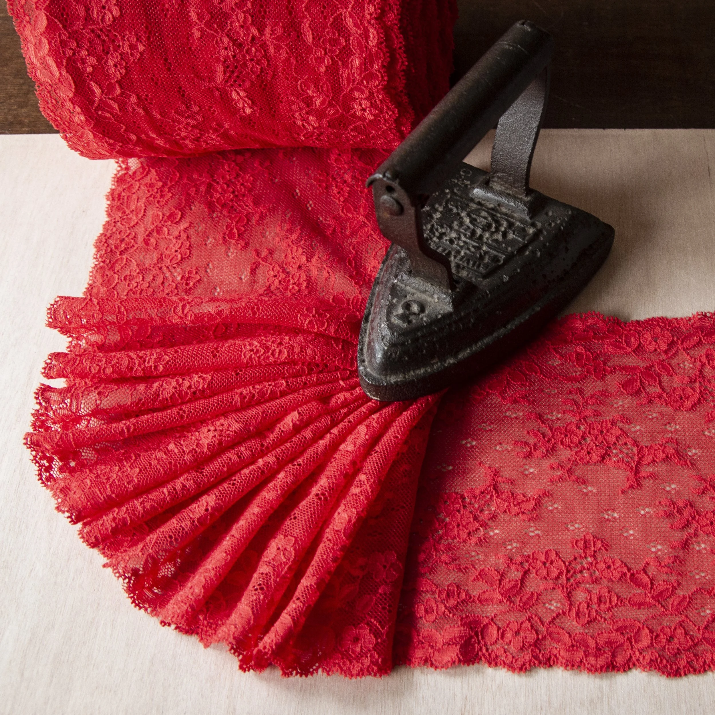 11 yards (10 meter) bright red vintage lace trim, width 6 inch (15 cm)