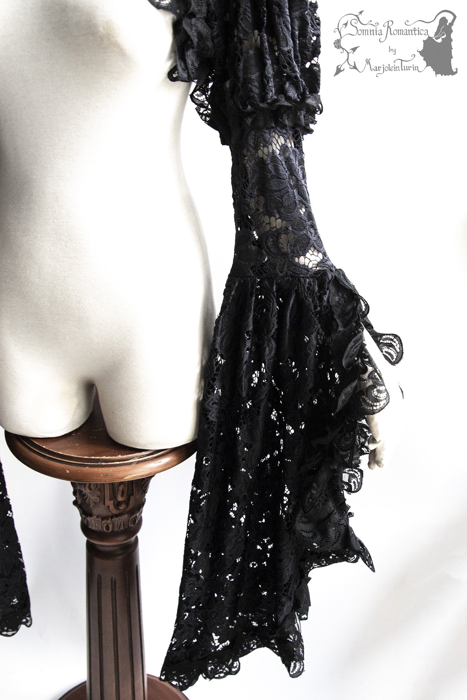 Black lace shrug, L, Years End collection, 2023 — Somnia Romantica
