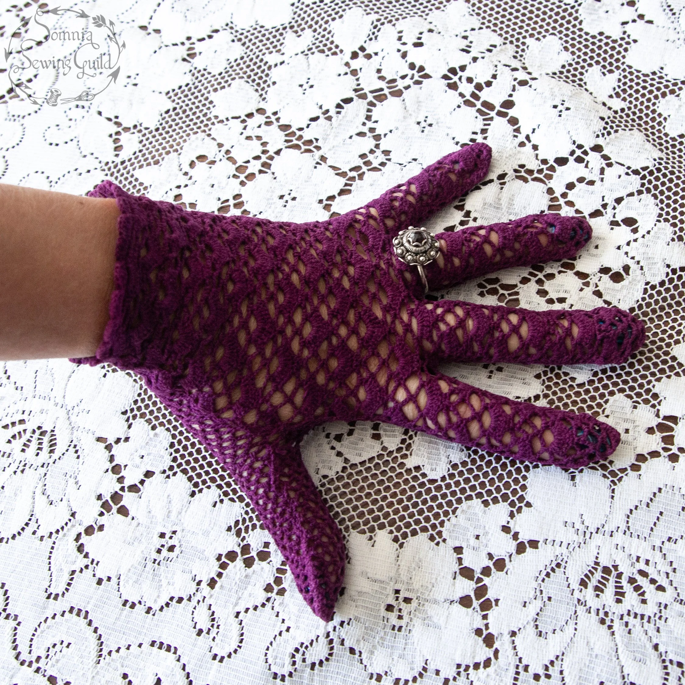 somnia-sewing-guild-gloves-vintage-purple-009-26-08-07-09.jpg