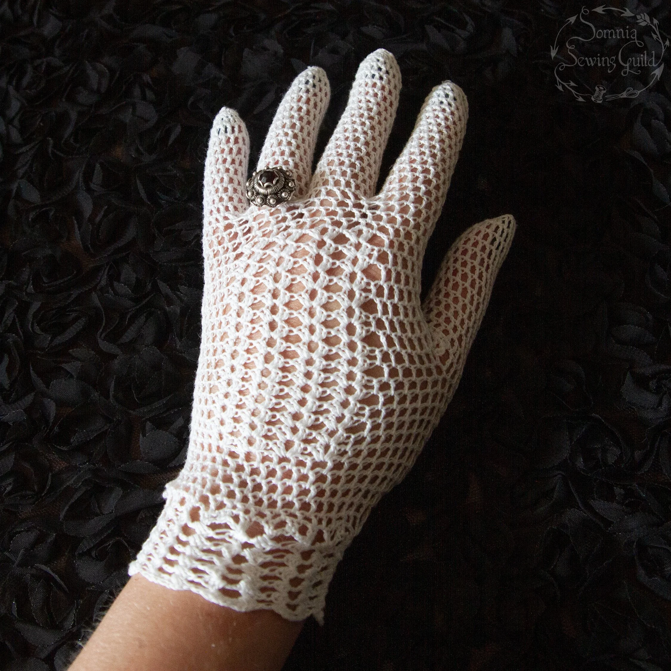 somnia-sewing-guild-gloves-ACGL007OW-08-aug-06-08.jpg