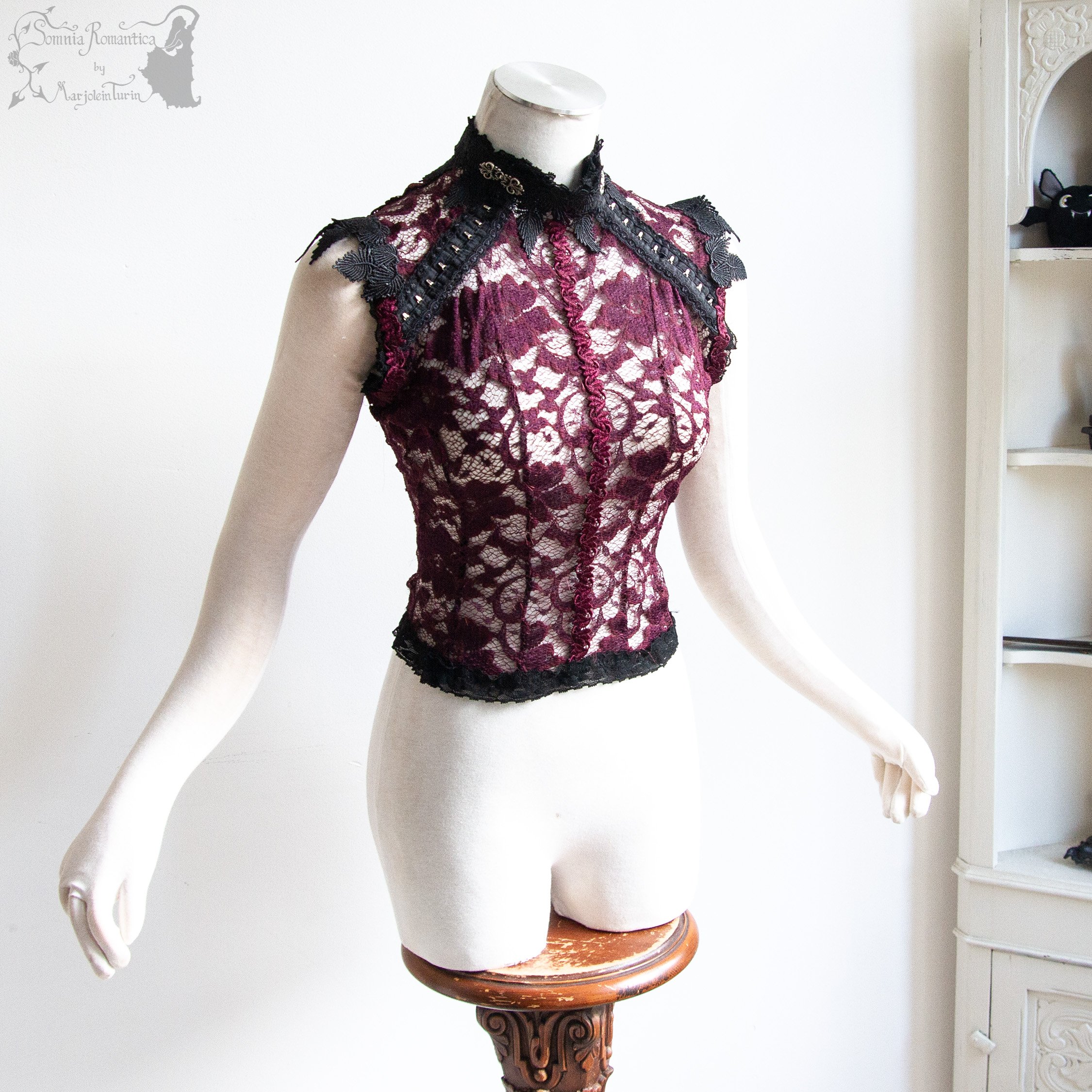 Aubergine lace top, S-M, pre-loved Somnia Romantica