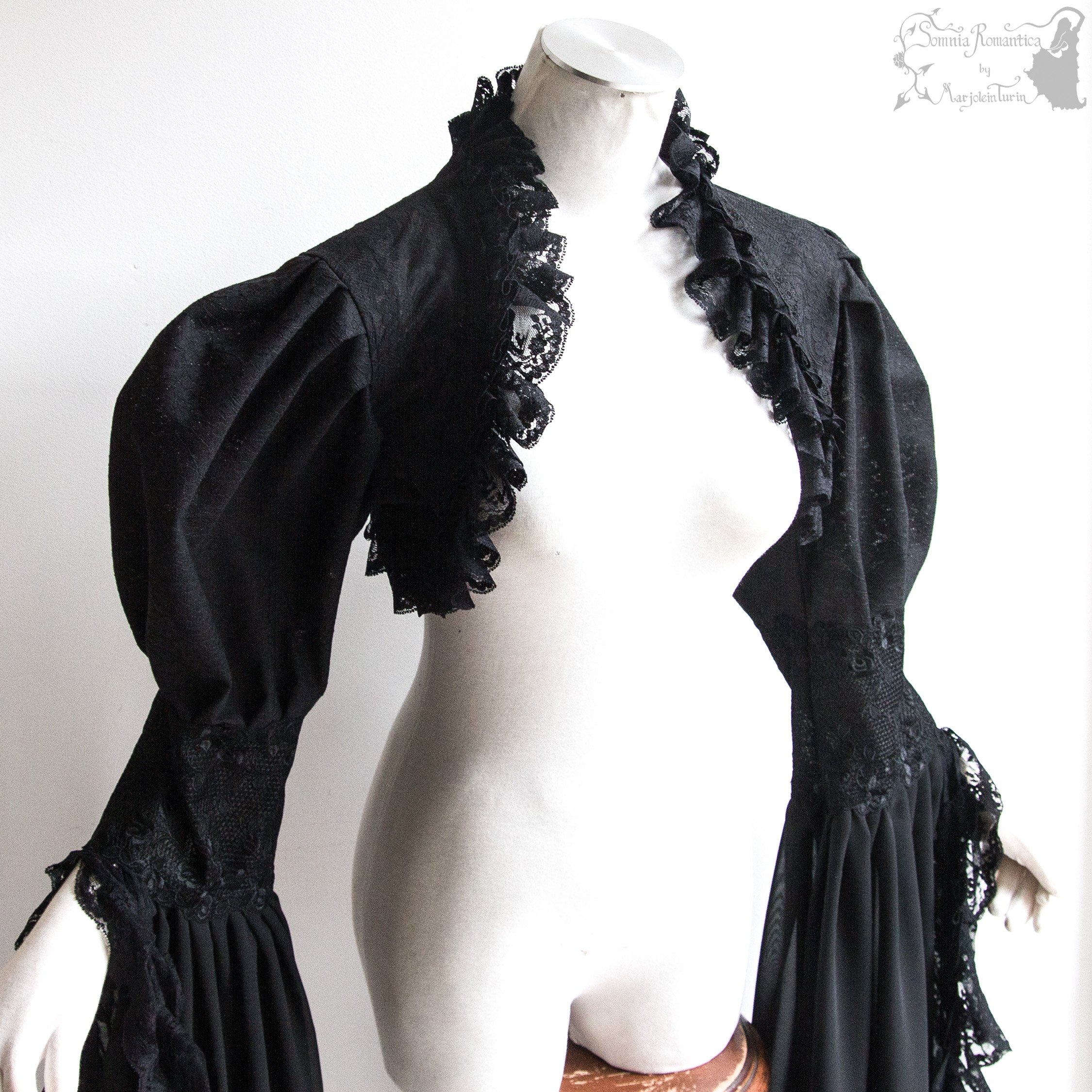 2512SHLBK42-somnia-romantica-marjolein-turin-2025-12-dec-11-01.jpg