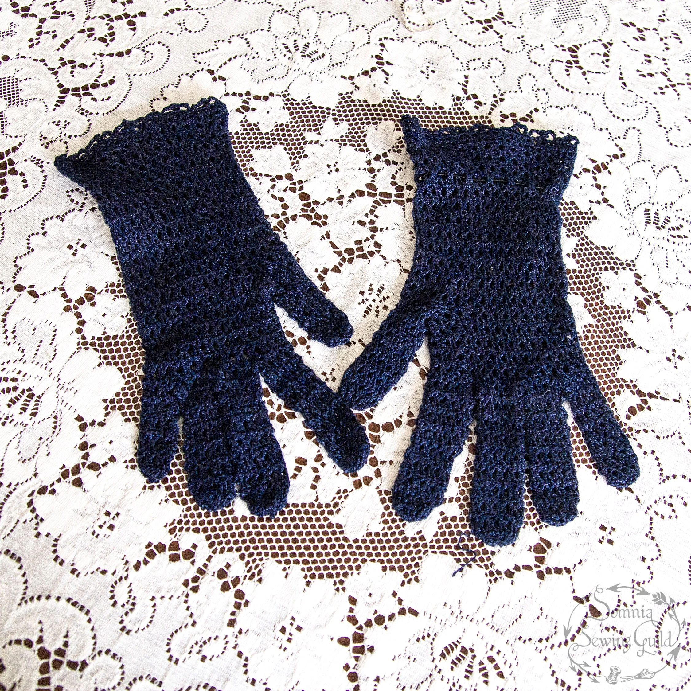 somnia-sewing-guild-gloves-vintage-blue-003-08-aug-04-06.jpg