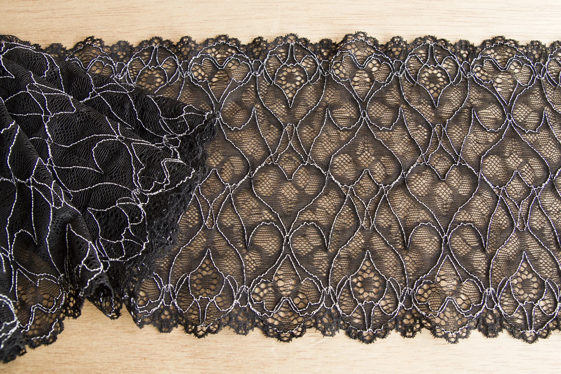 L1903KB-BKWH-hearts-somnia-lace-supplies-2019-03-mar-flat.jpg