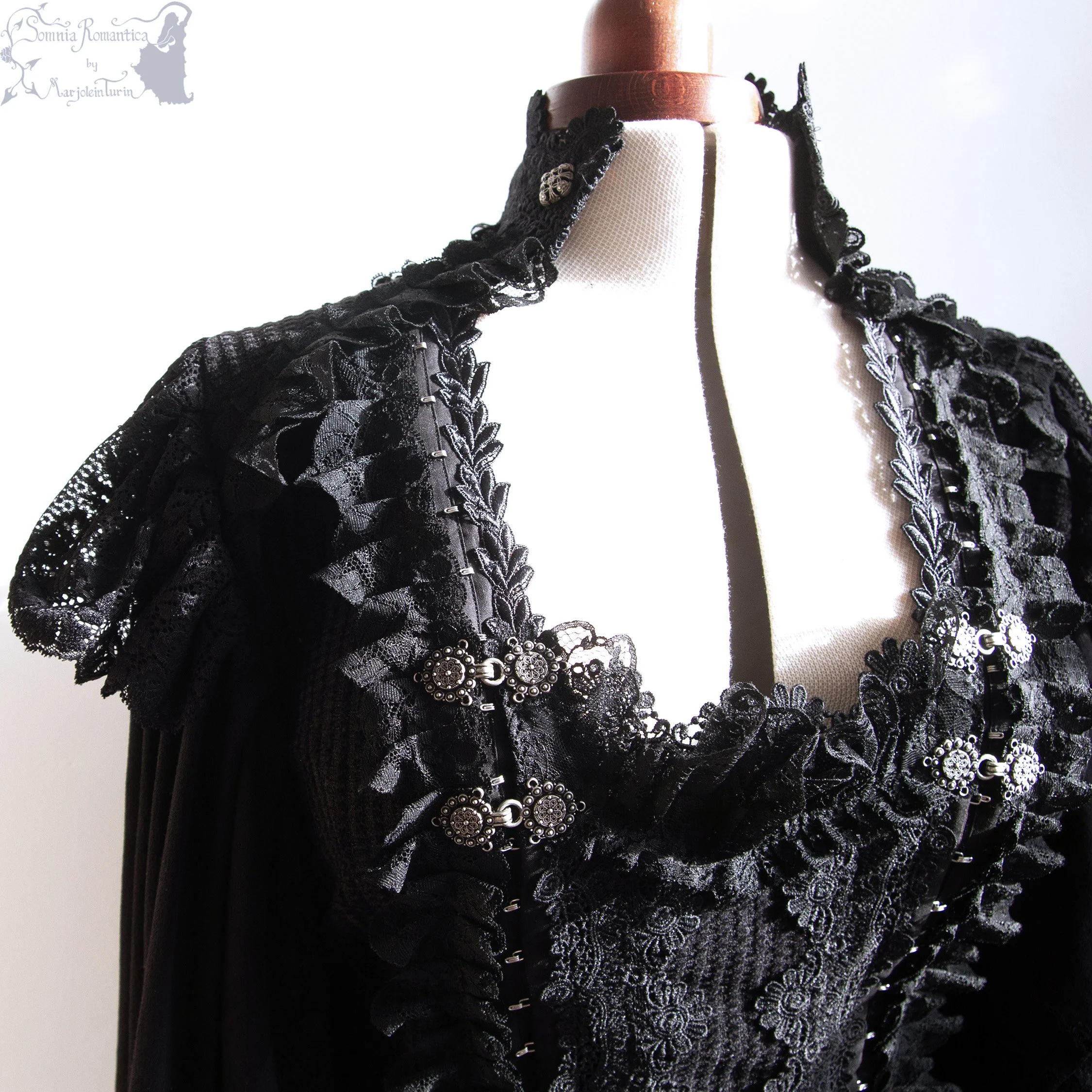 somnia-romantica-2609WALBK42-2026-09-sep-15-04.jpg