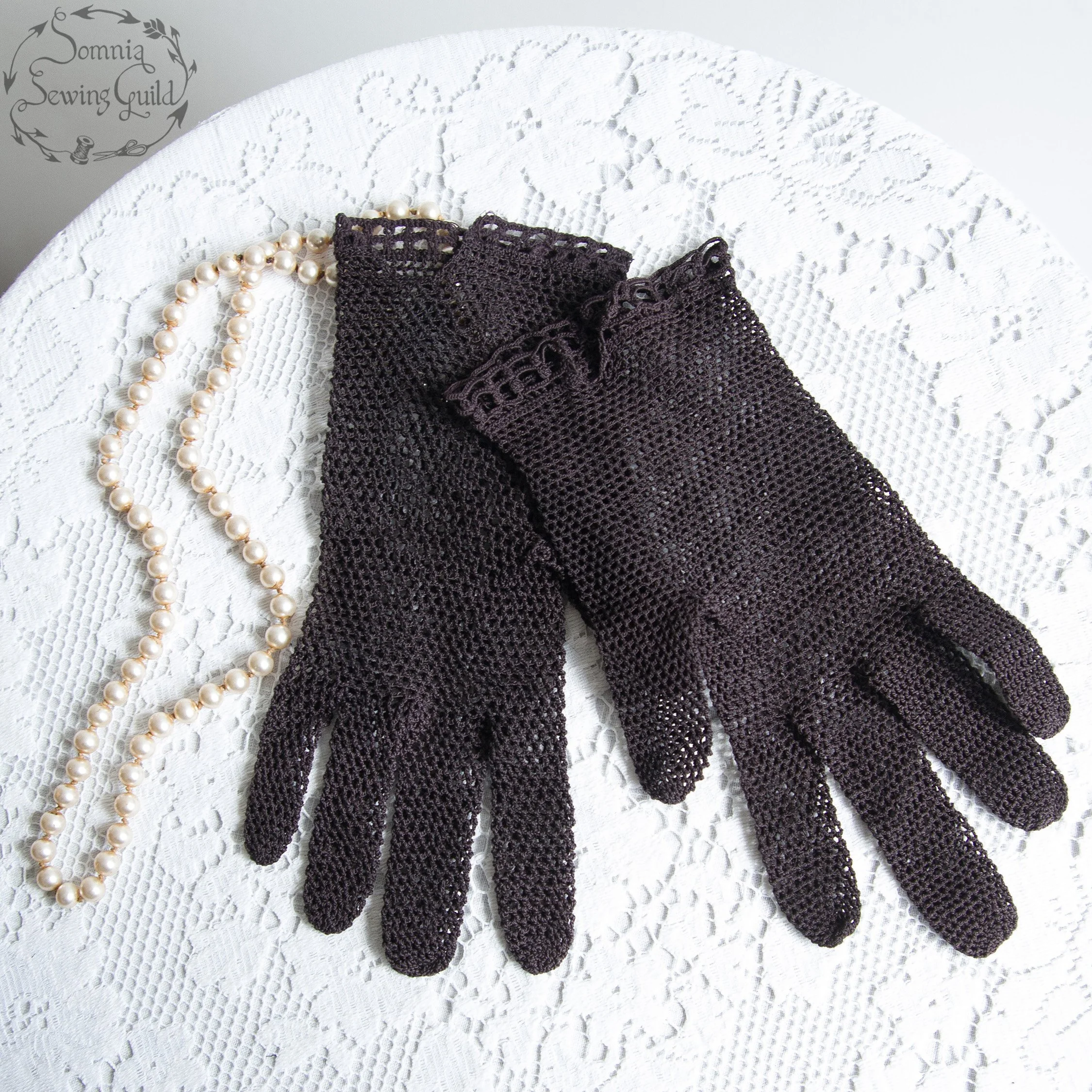 somnia-sewing-guild-gloves-vintage-black-002-26-05-15-05.jpg