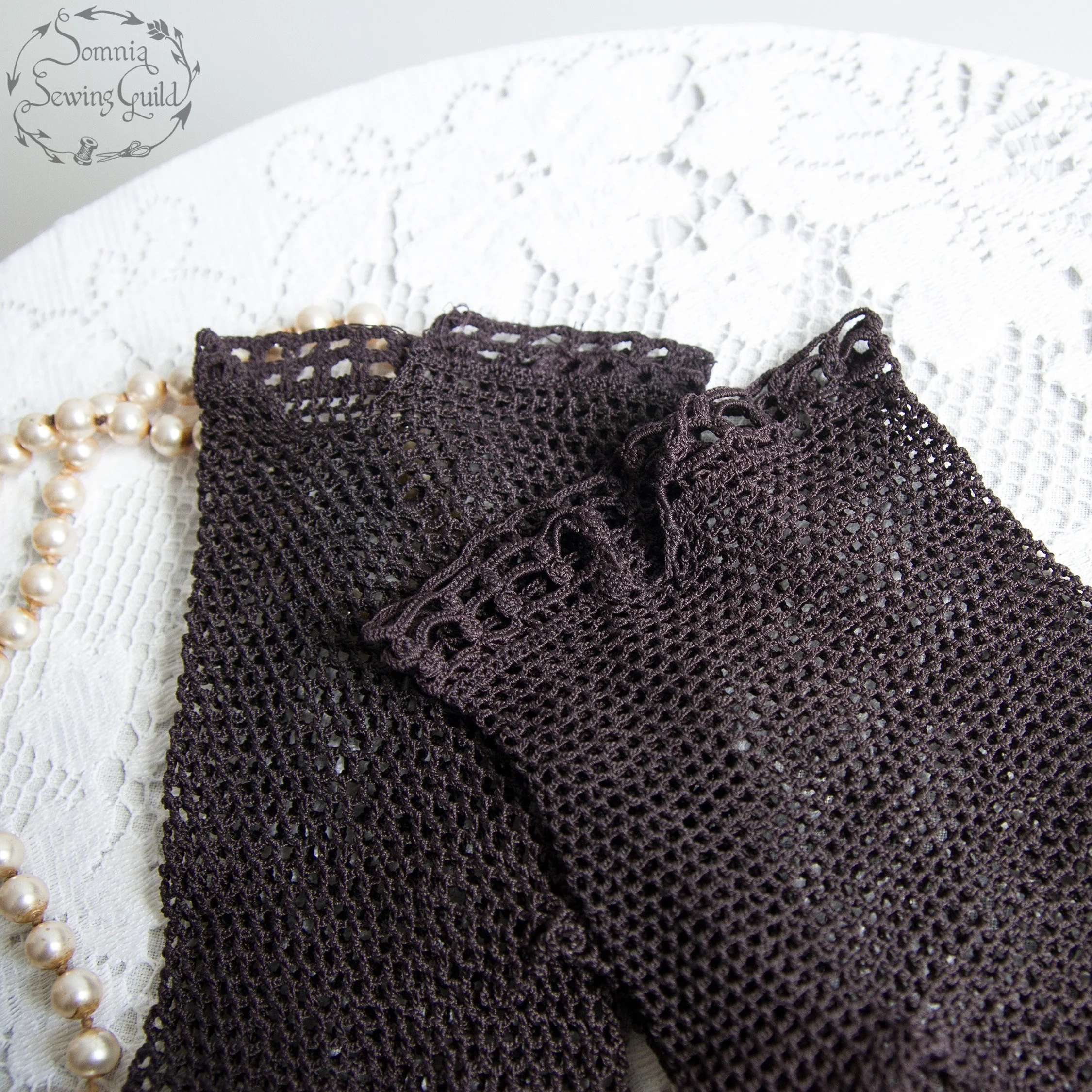somnia-sewing-guild-gloves-vintage-black-002-26-05-15-04.jpg