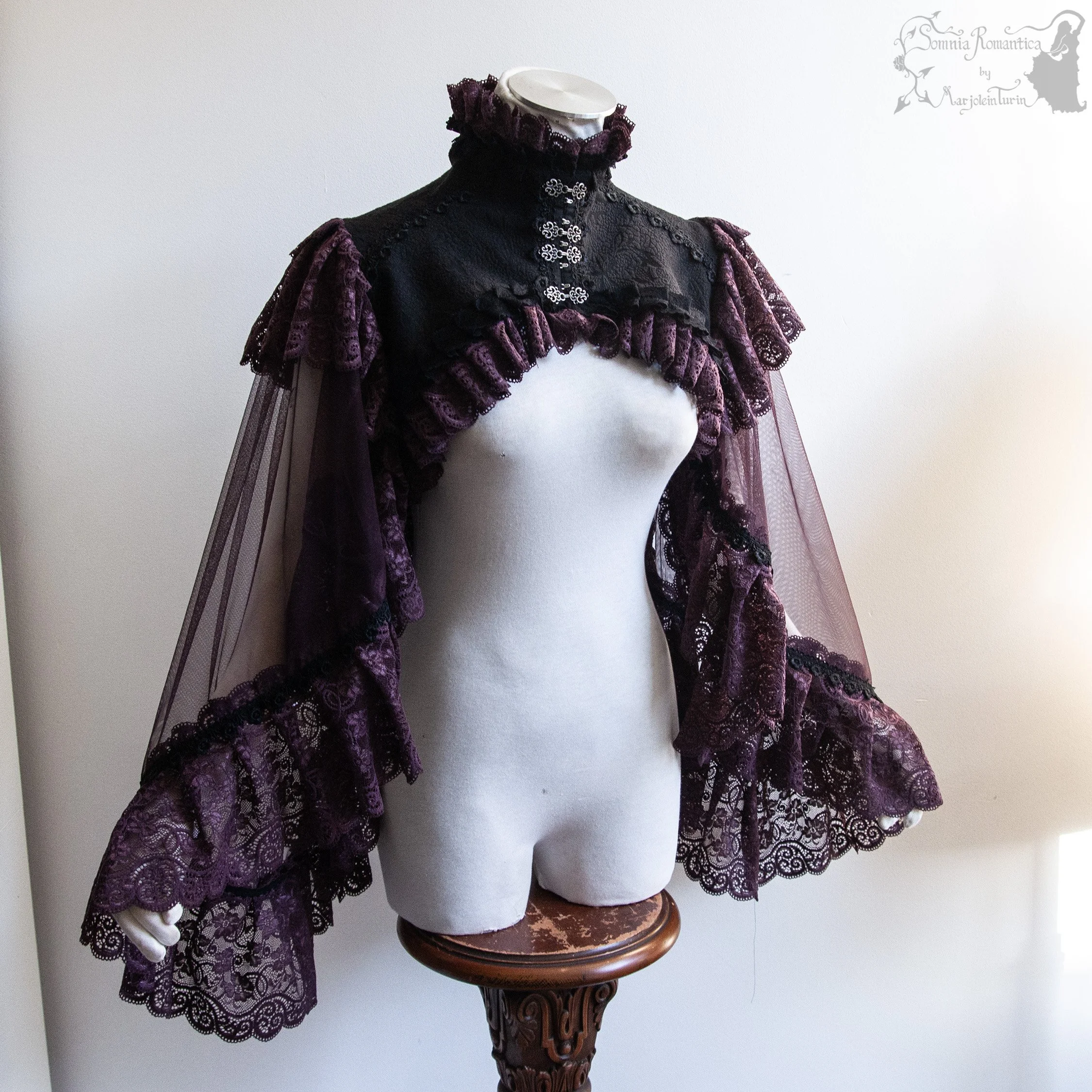 Shrug black aubergine, S-L, collection Adorned Ghost 2026