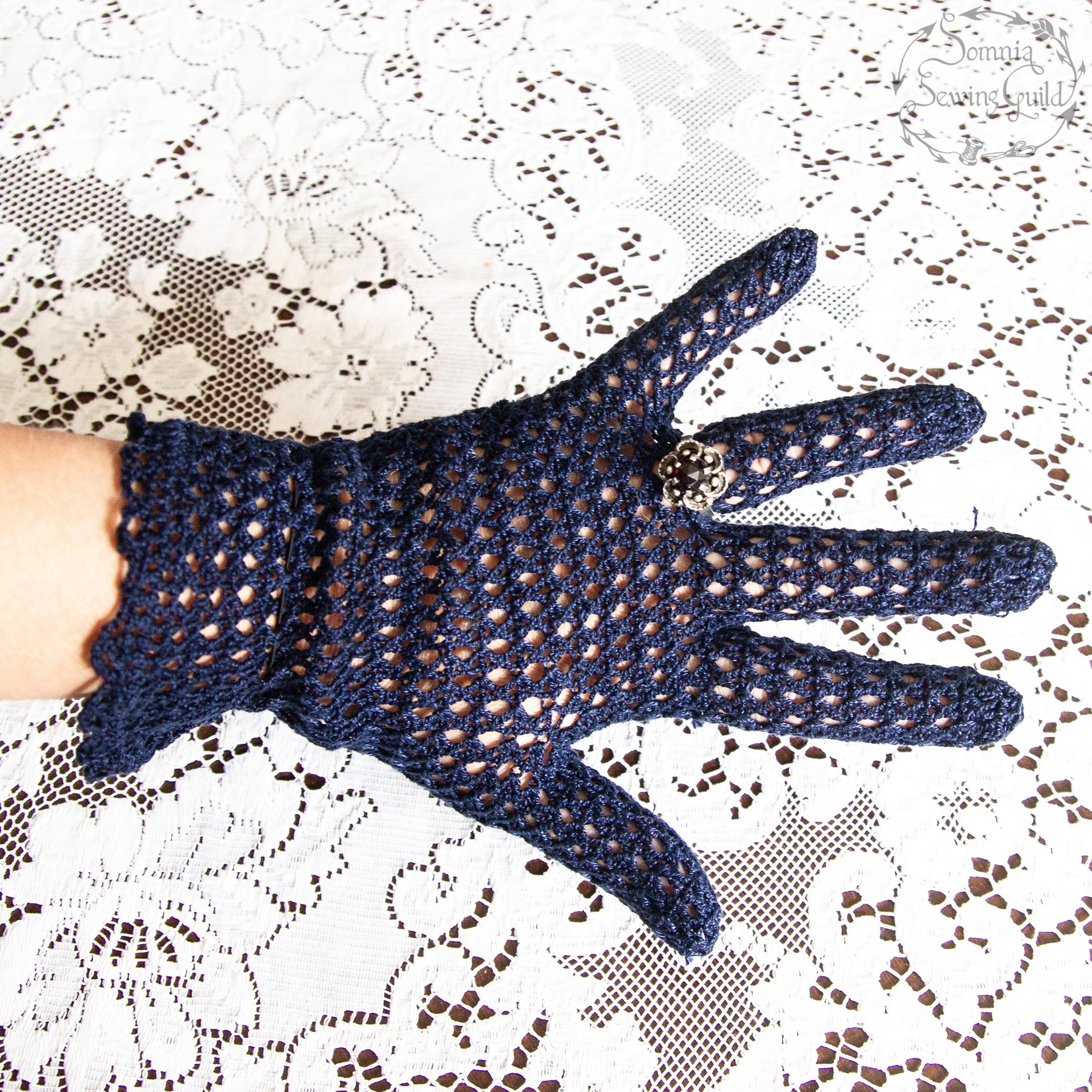 somnia-sewing-guild-gloves-vintage-blue-003-08-aug-04-05.jpg