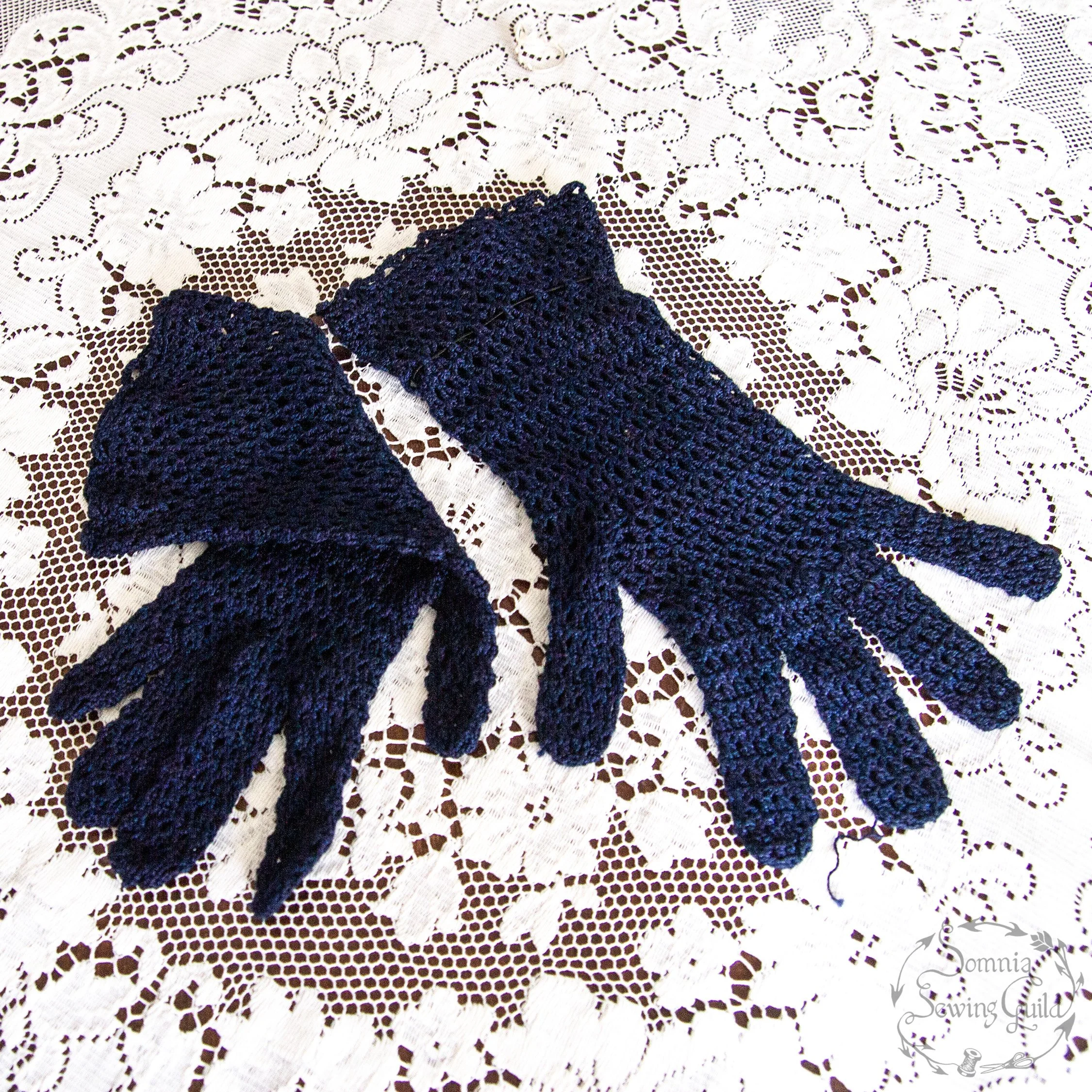 somnia-sewing-guild-gloves-vintage-blue-003-08-aug-04-08.jpg