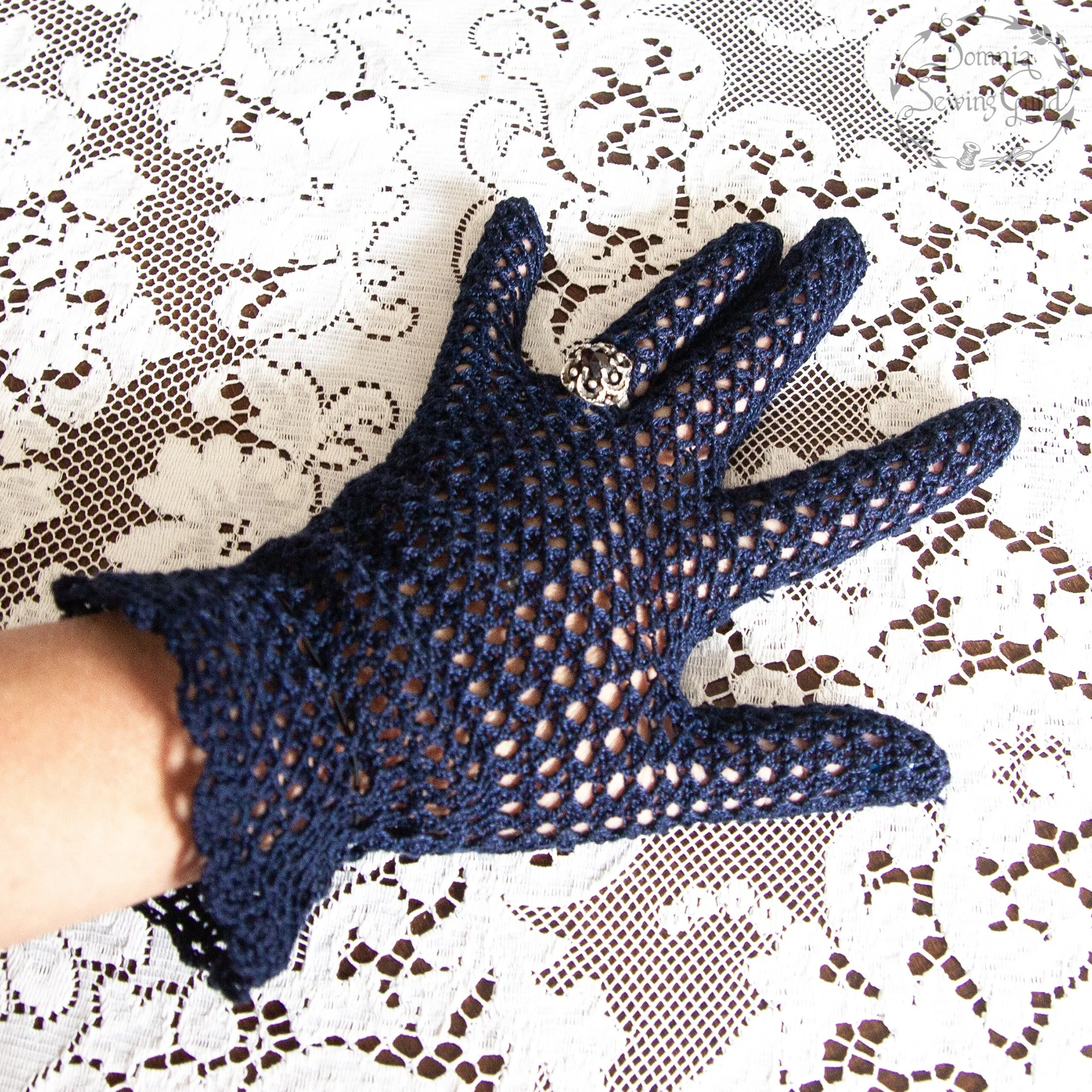 somnia-sewing-guild-gloves-vintage-blue-003-08-aug-04-02.jpg
