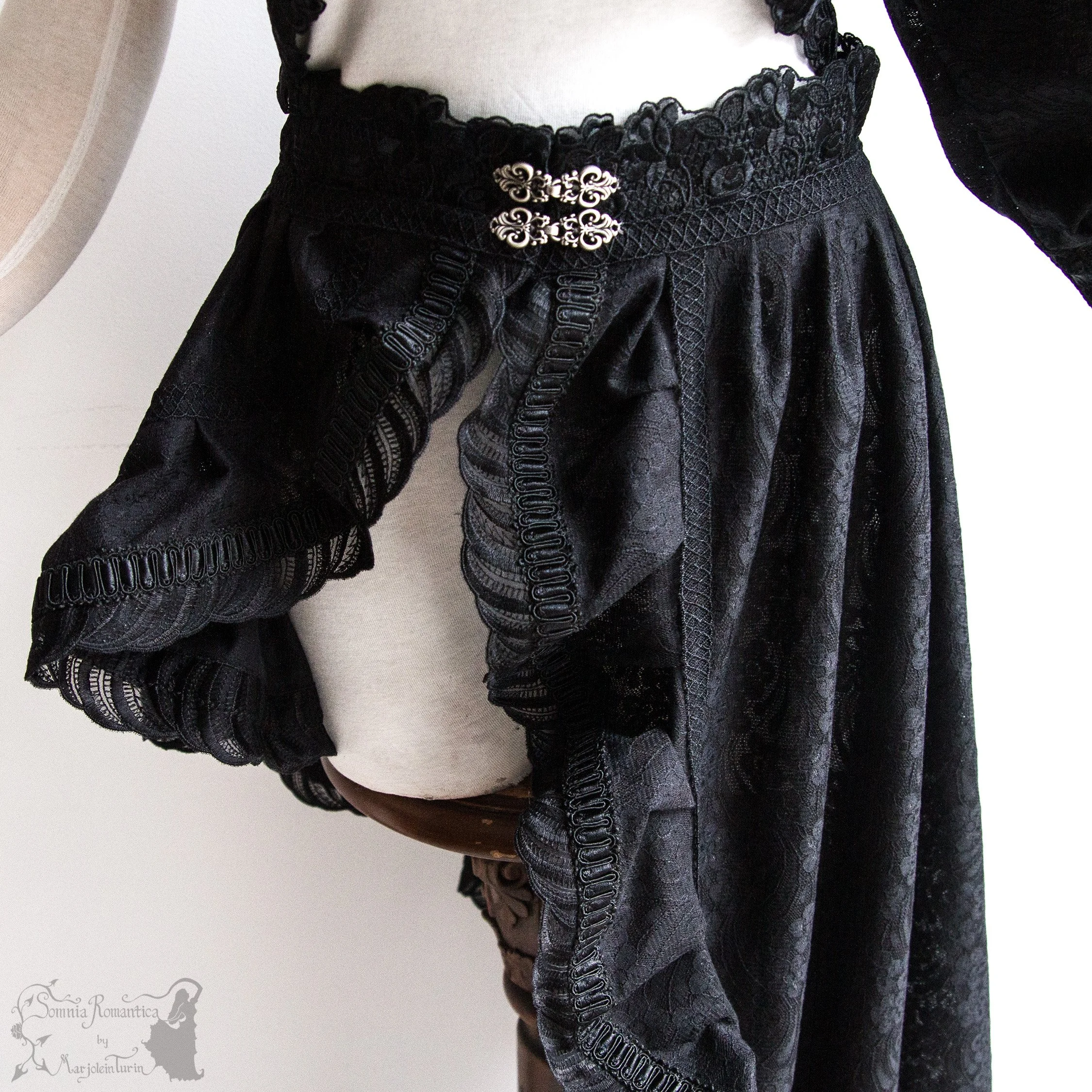 2512TPLBK36-somnia-romantica-marjolein-turin-2025-12-dec-11-02.jpg