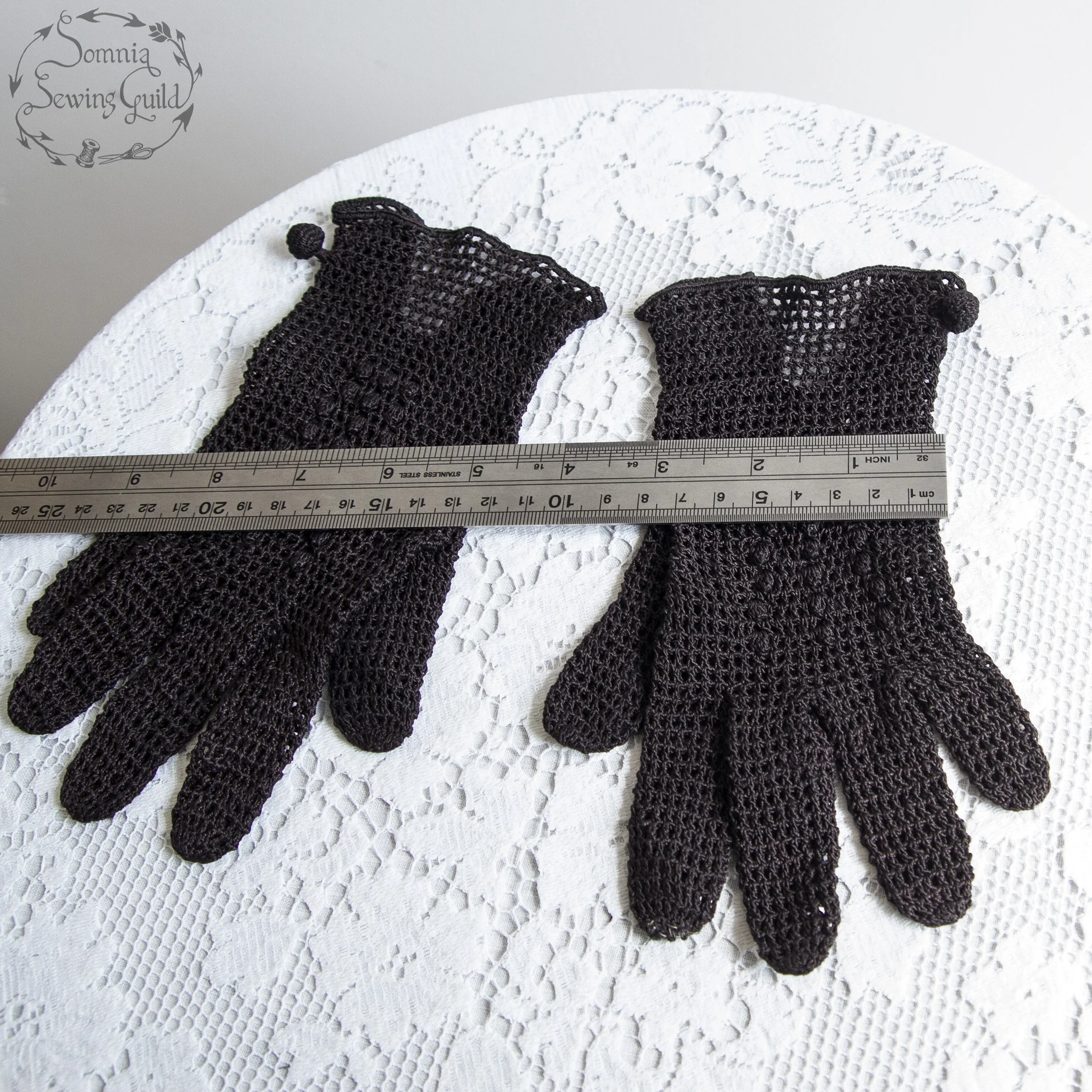 somnia-sewing-guild-gloves-vintage-black-001-26-05-15-07.jpg