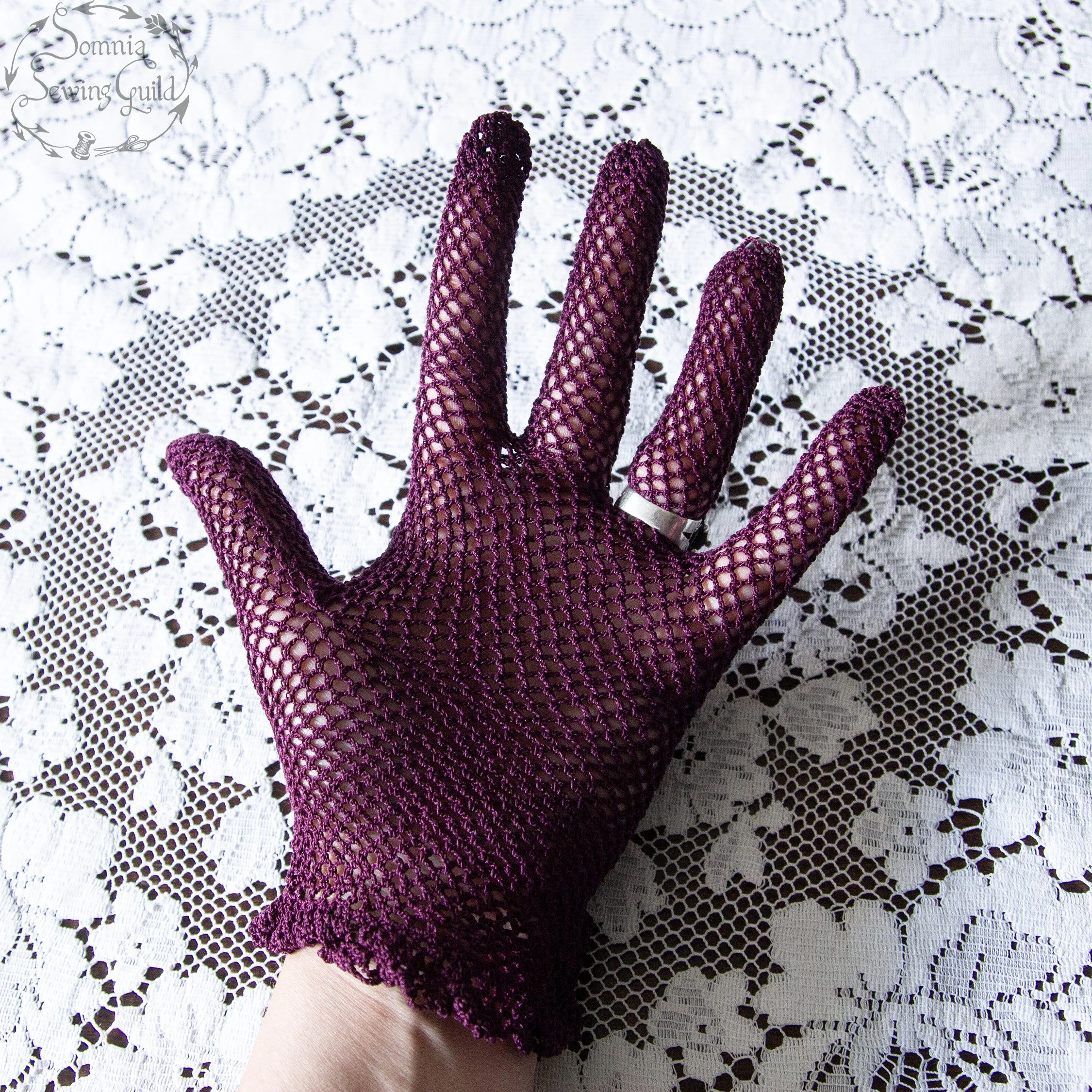 somnia-sewing-guild-gloves-vintage-purple-011-26-08-07-08.jpg