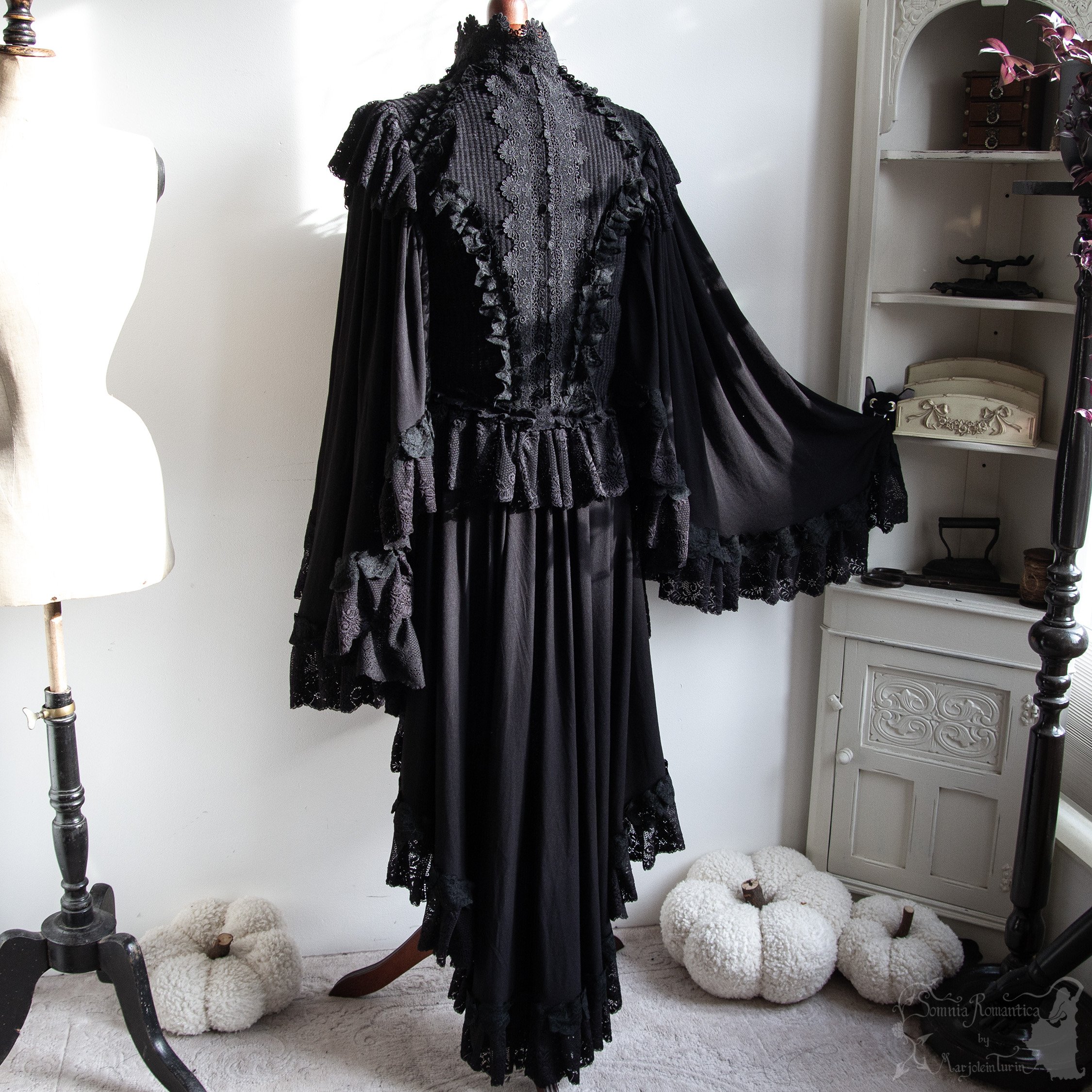 somnia-romantica-2609WALBK42-2026-09-sep-15-11.jpg