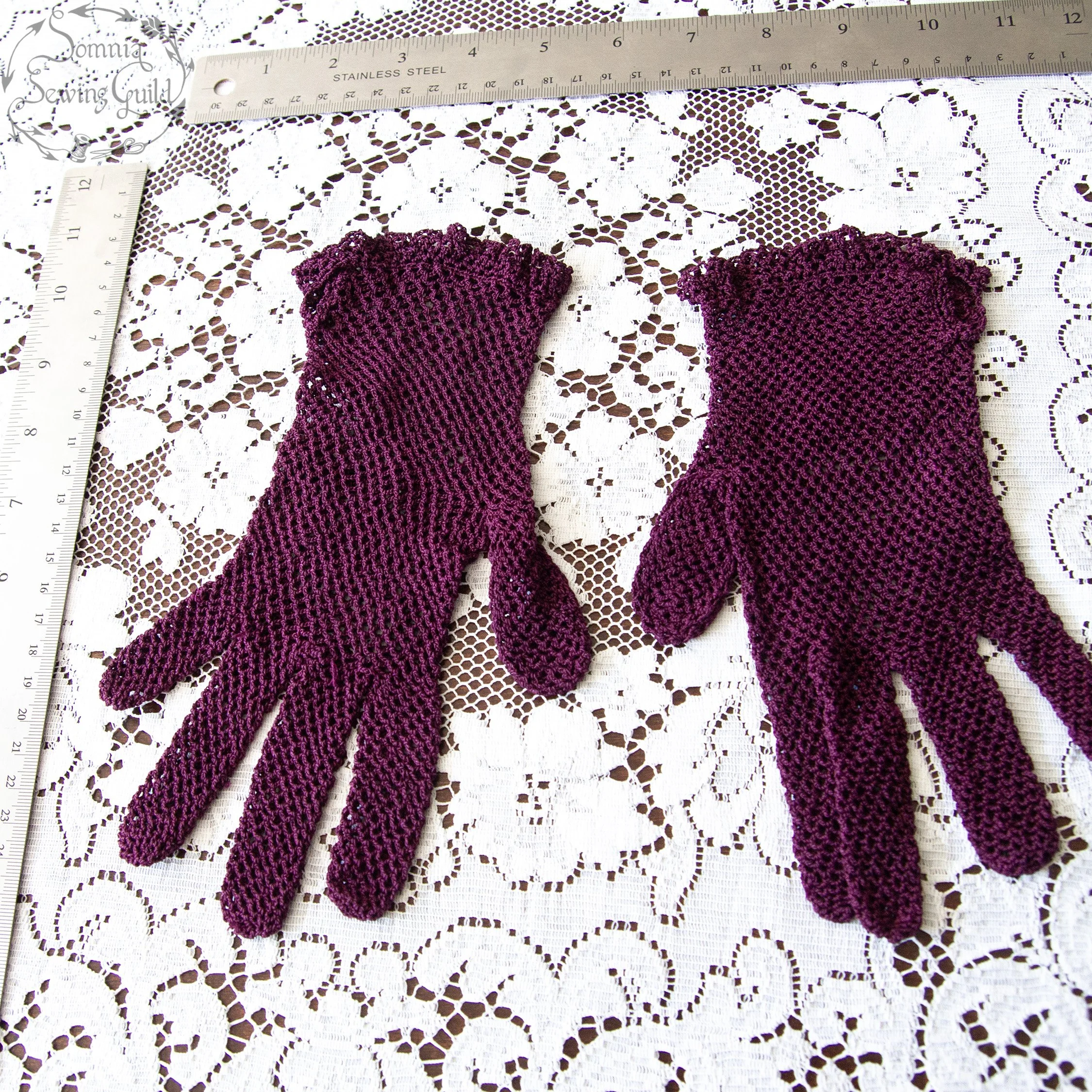 somnia-sewing-guild-gloves-vintage-purple-011-26-08-07-01.jpg