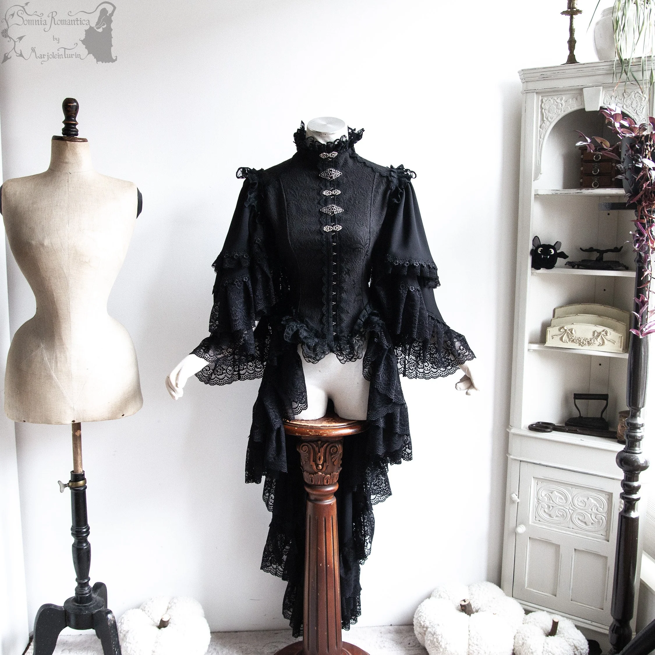 somnia-romantica-2609ODLBK37-2026-09-sep-23-15.jpg