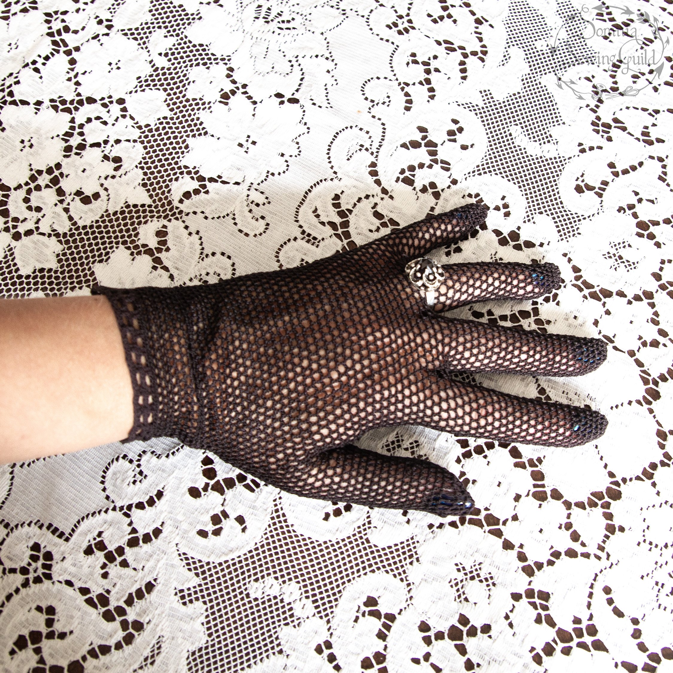 somnia-sewing-guild-gloves-vintage-black-002-26-05-15-10.jpg