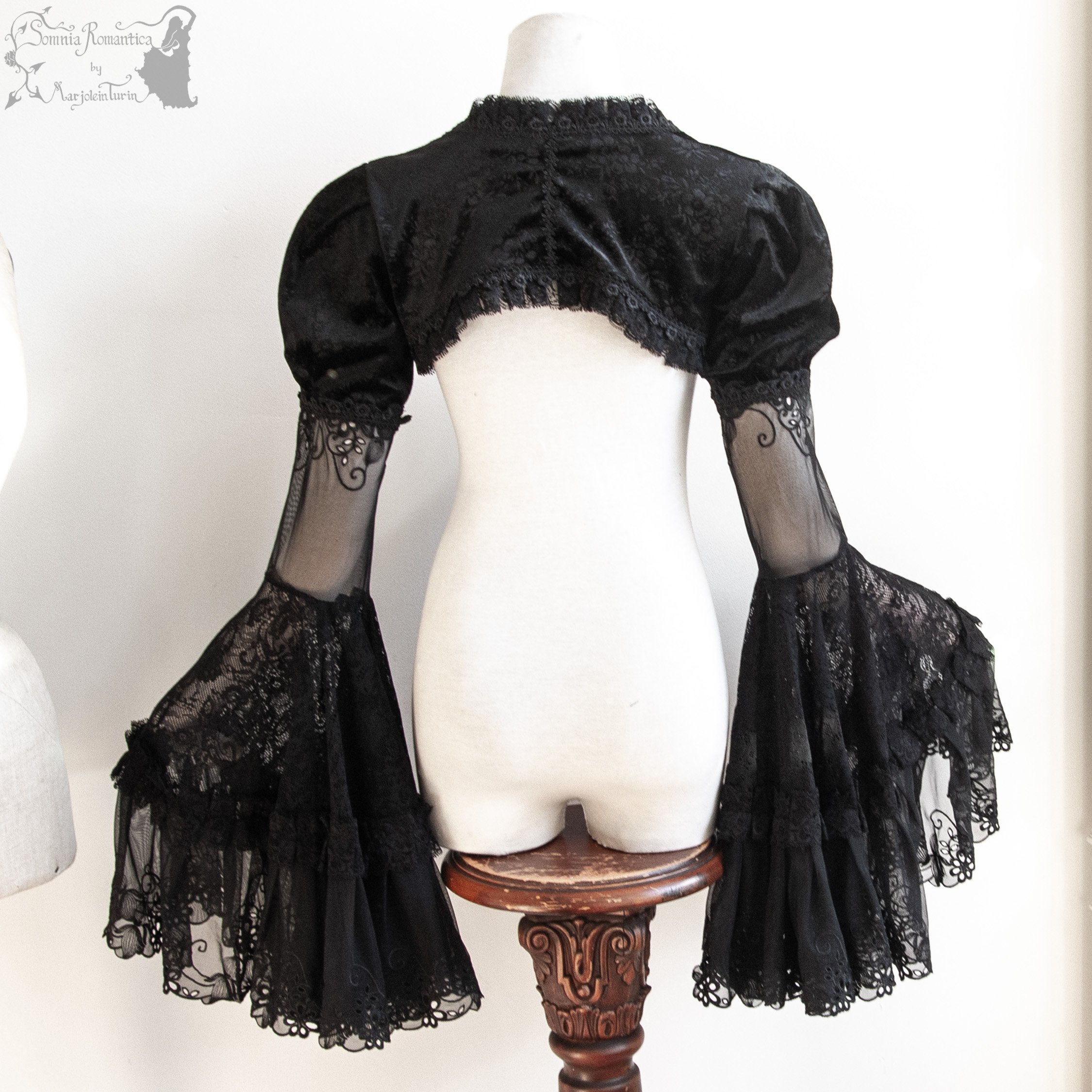 somnia-romantica-2610SHLBK37fl-2026-10-okt-13-06.jpg