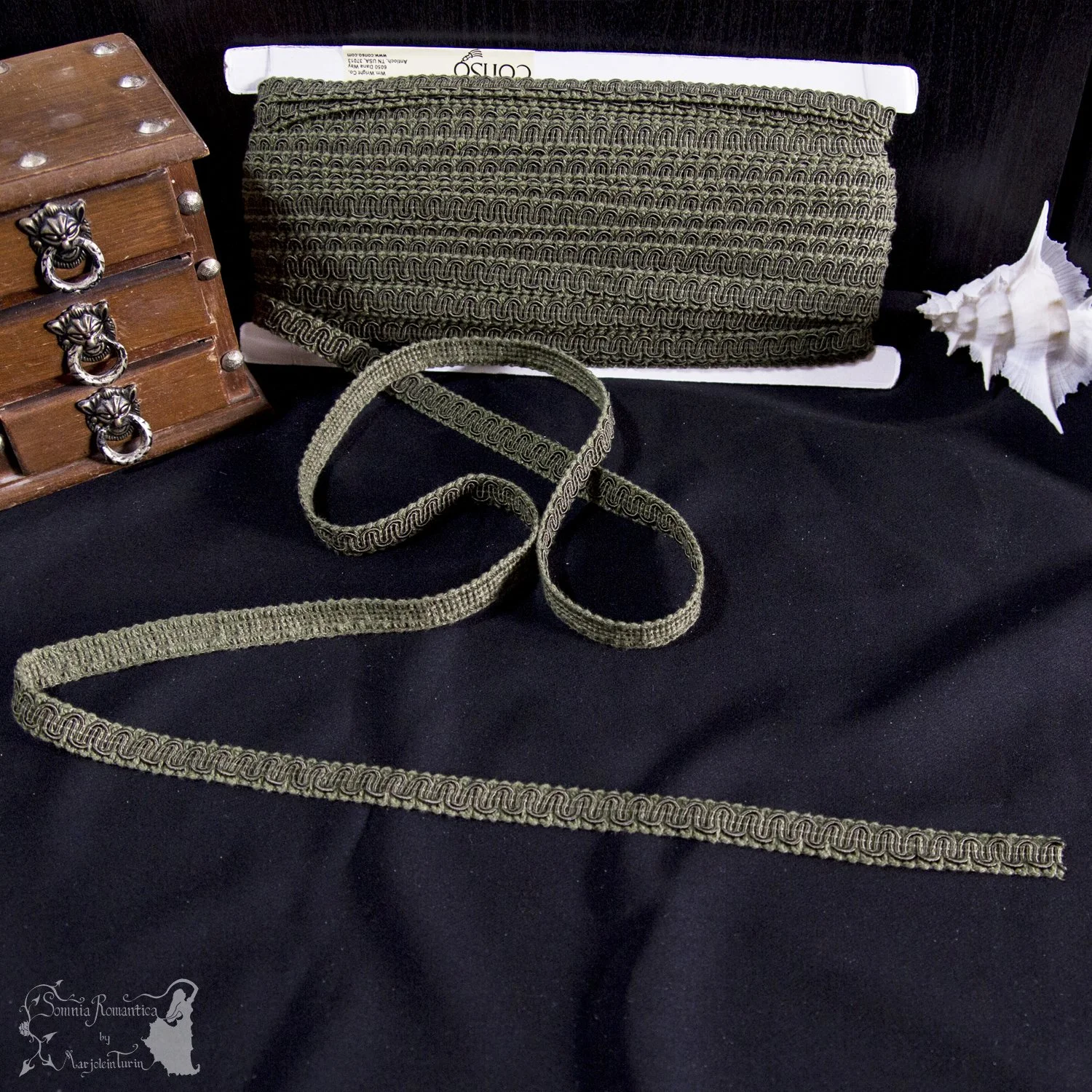 2018-11-17-army-green-trim-somnia-romantica-marjolein-turin-cover.jpg