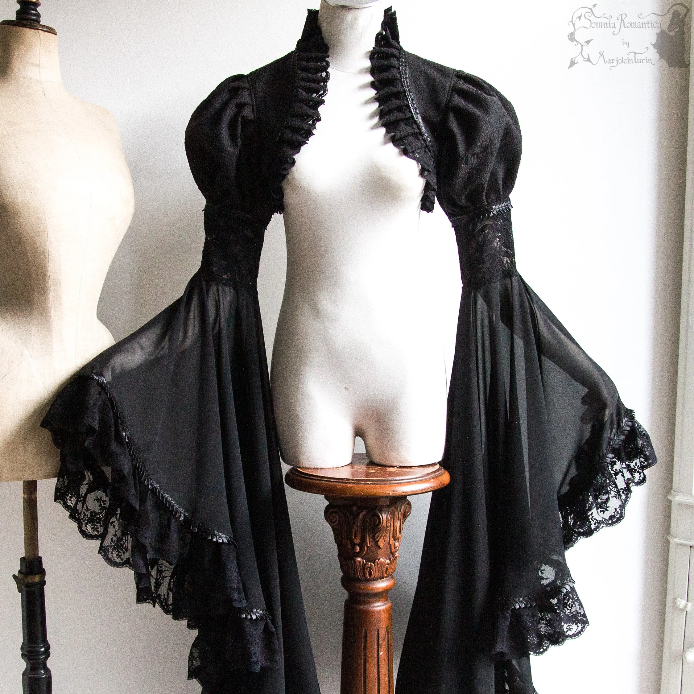 2511SHXBK37-somnia-romantica-marjolein-turin-2025-11-nov-20-11.jpg