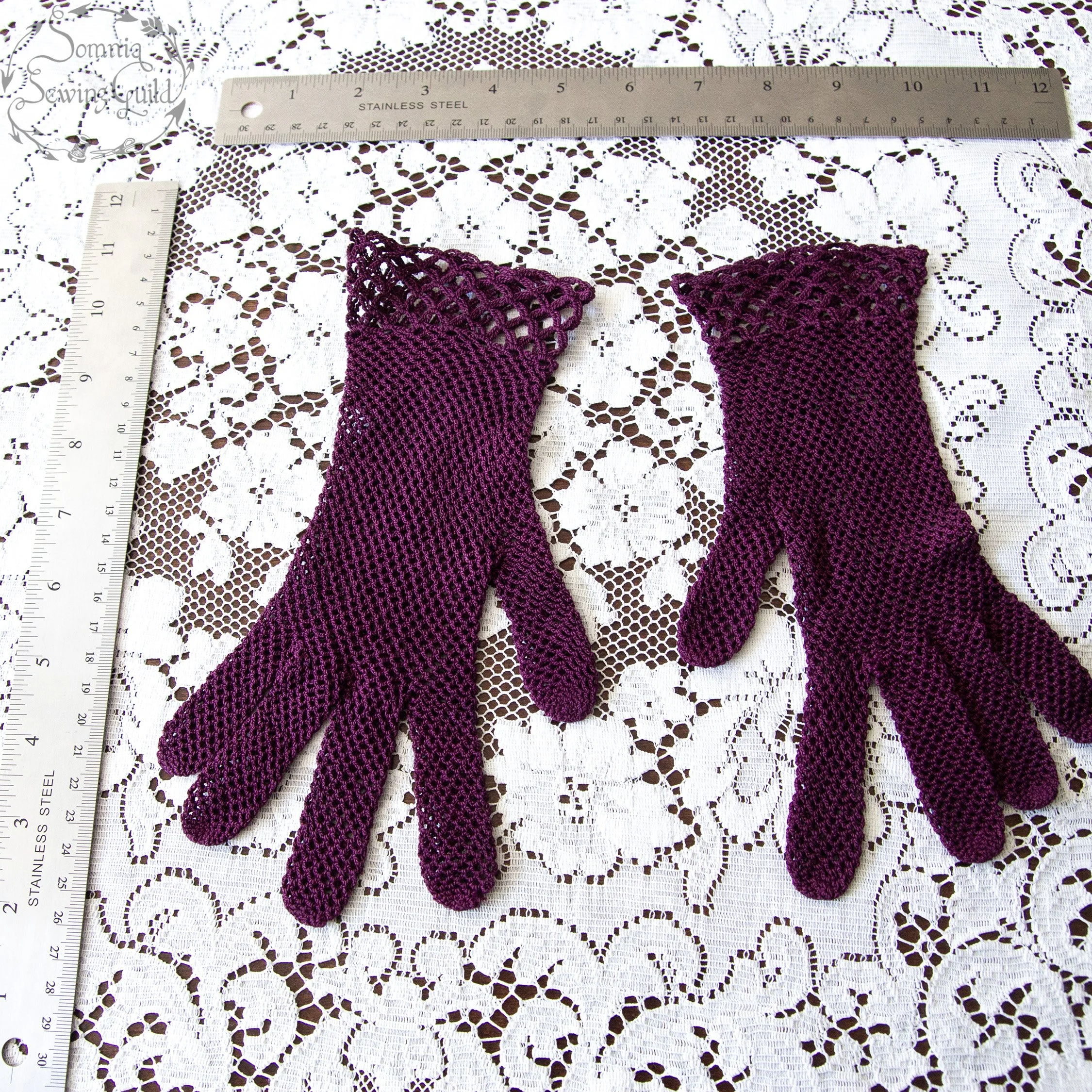 somnia-sewing-guild-gloves-vintage-purple-010-26-08-07-01.jpg