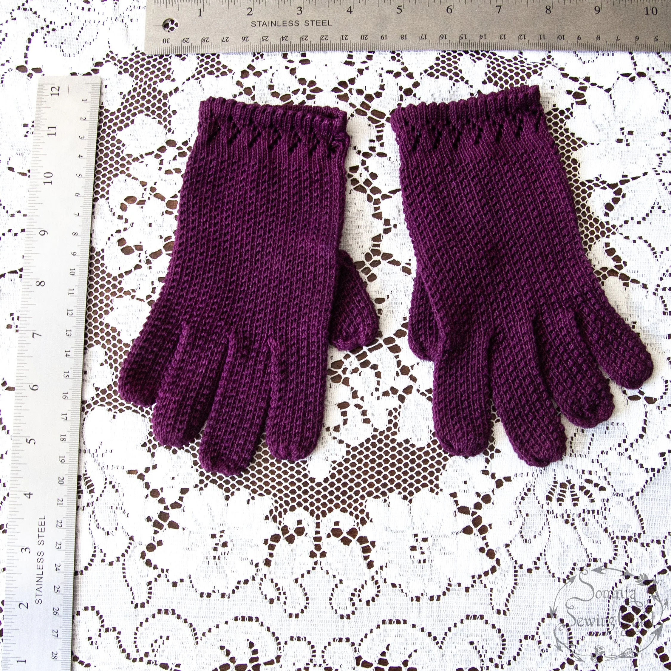 somnia-sewing-guild-gloves-vintage-purple-008-26-08-07-01.jpg