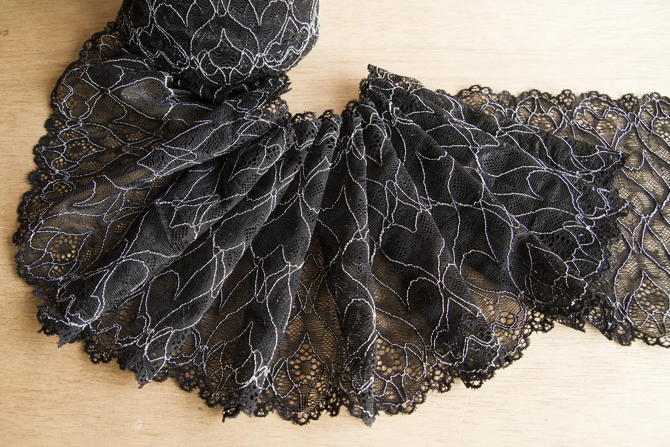 L1903KB-BKWH-hearts-somnia-lace-supplies-2019-03-mar-pleat.jpg