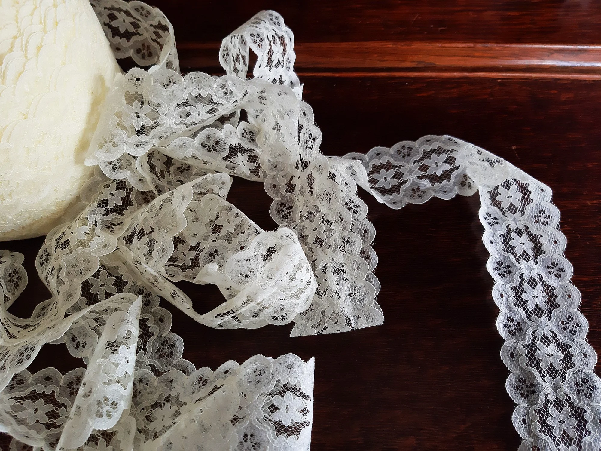L1903KB-ye-thin-nonstretch-somnia-lace-supplies-2019-03-mar-fwee.jpg