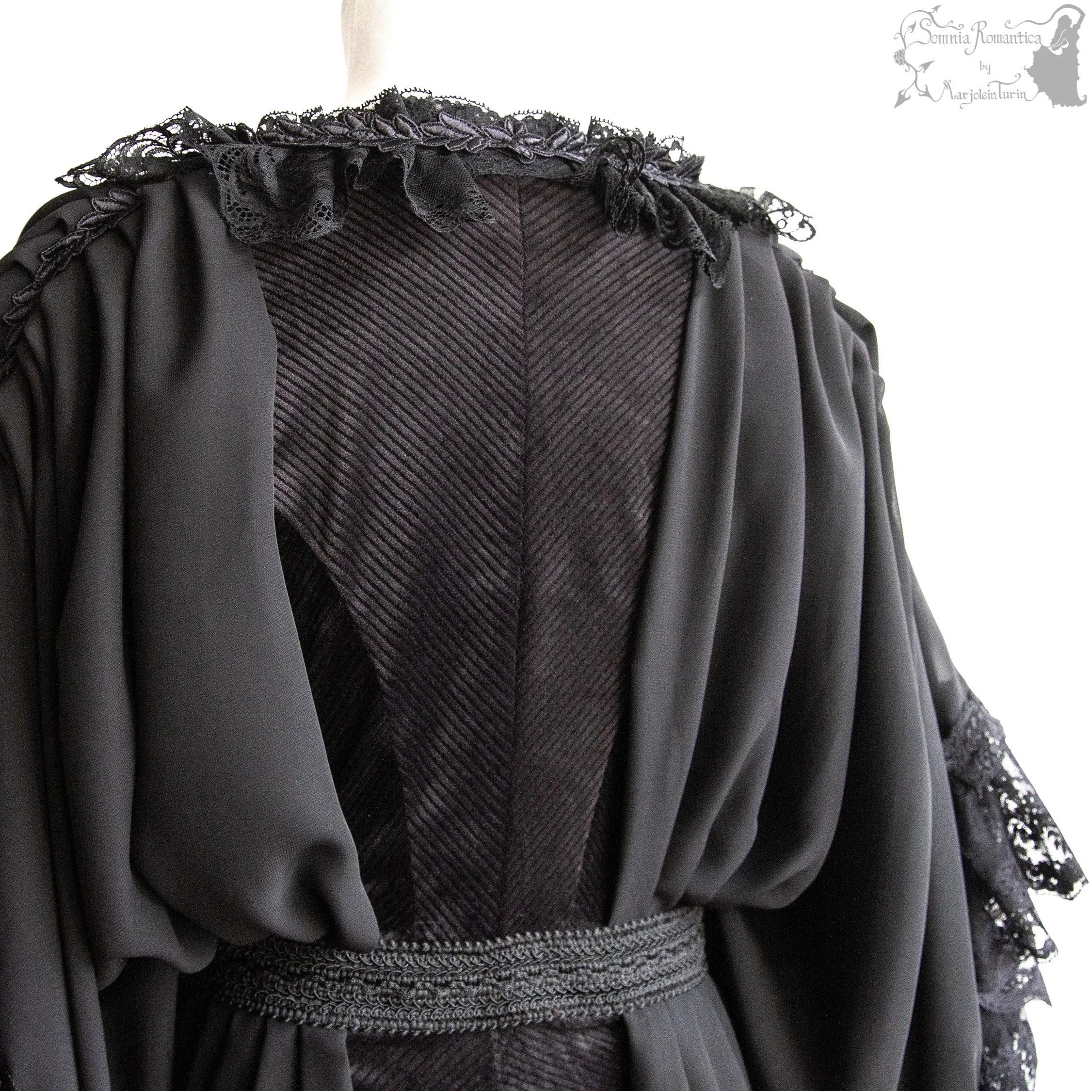 2501DRLBK37drape-somnia-romantica-marjolein-turin-2025-01-jan-23-09.jpg
