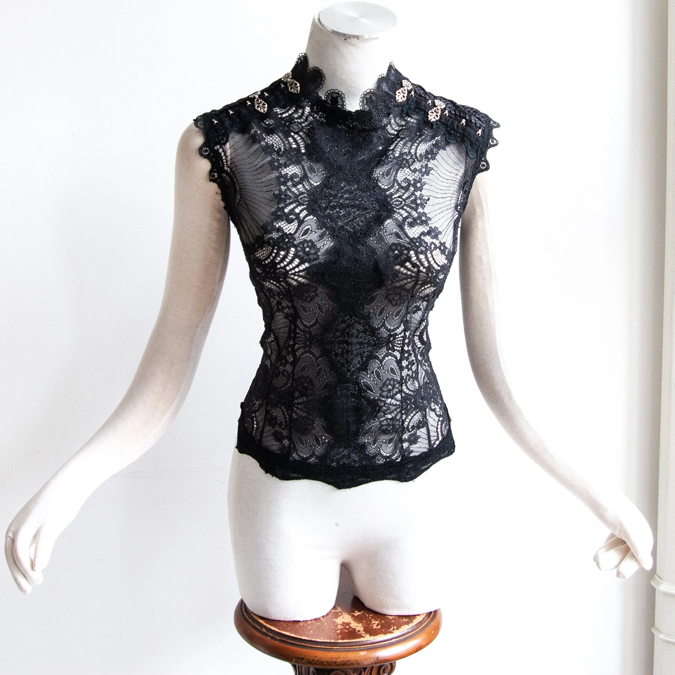 2607TOSBK37lace-somnia-romantica-marjolein-turin-2026-07-jul-28-06.jpg