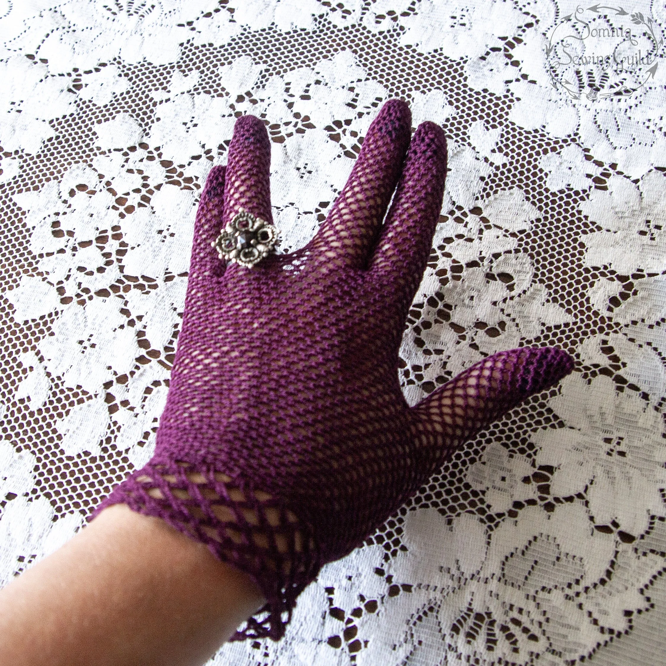 somnia-sewing-guild-gloves-vintage-purple-010-26-08-07-11.jpg